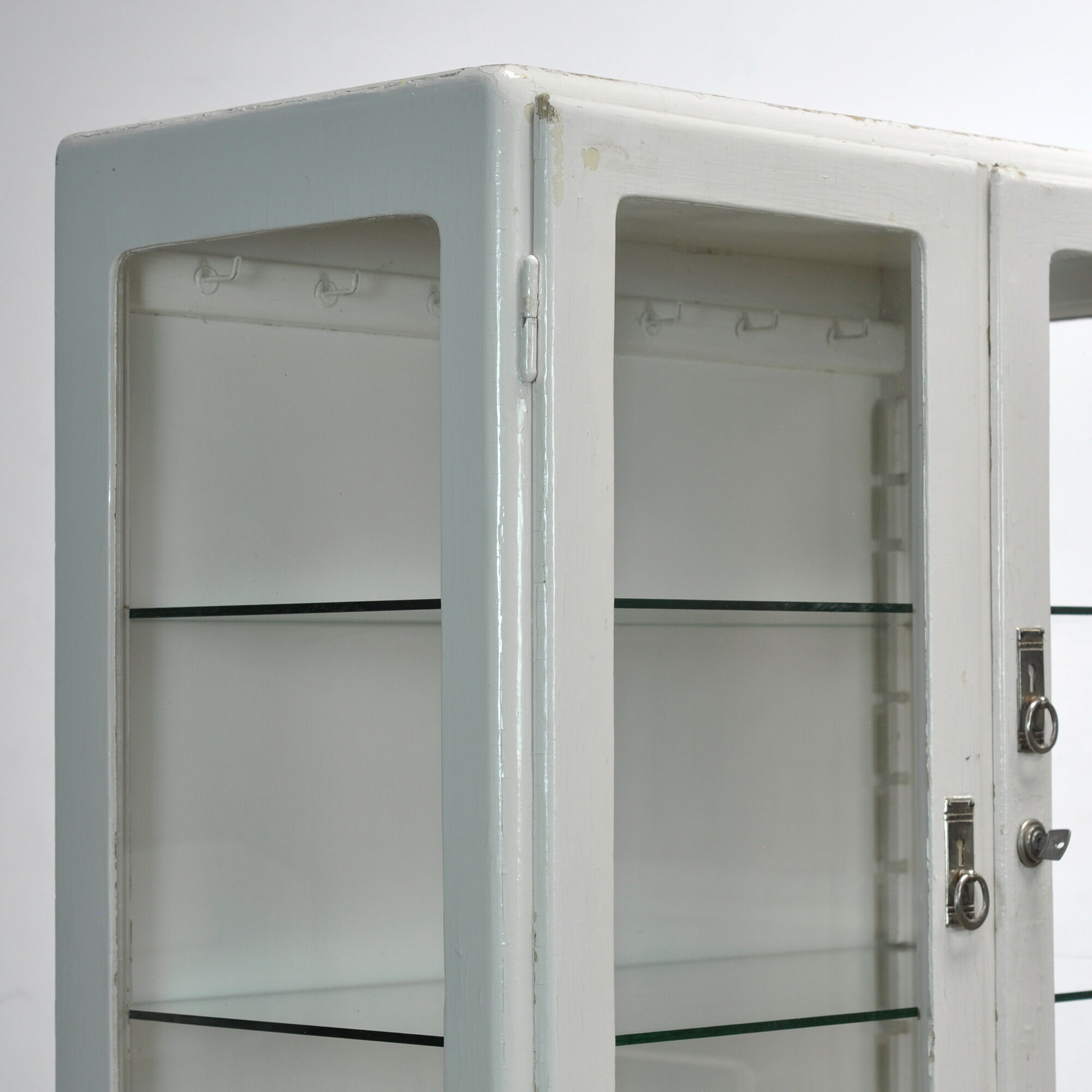 Cabinet médical en bois, vers 1950