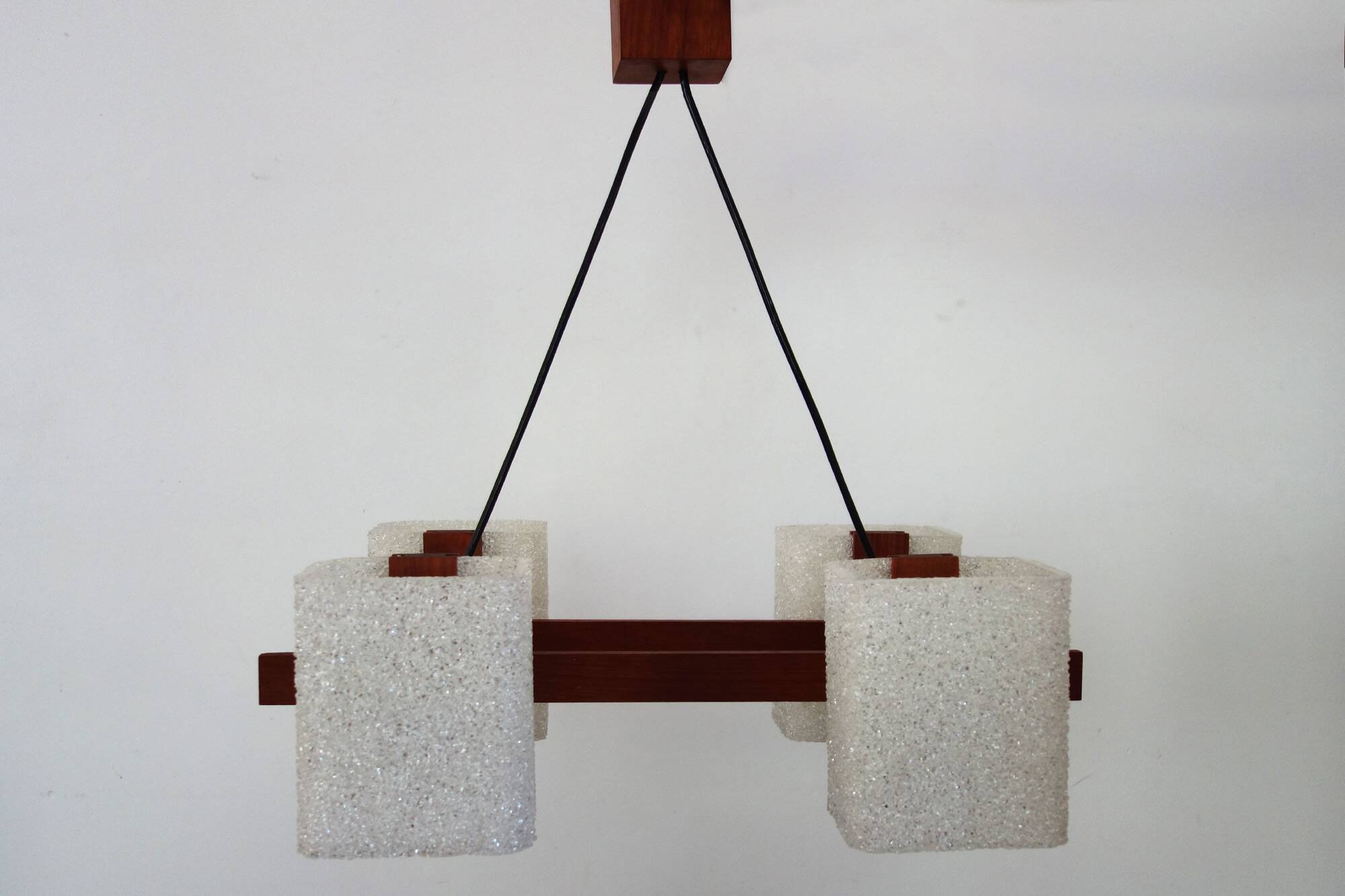 Scandinavian chandelier in perspex and teak from the 60s/70s.