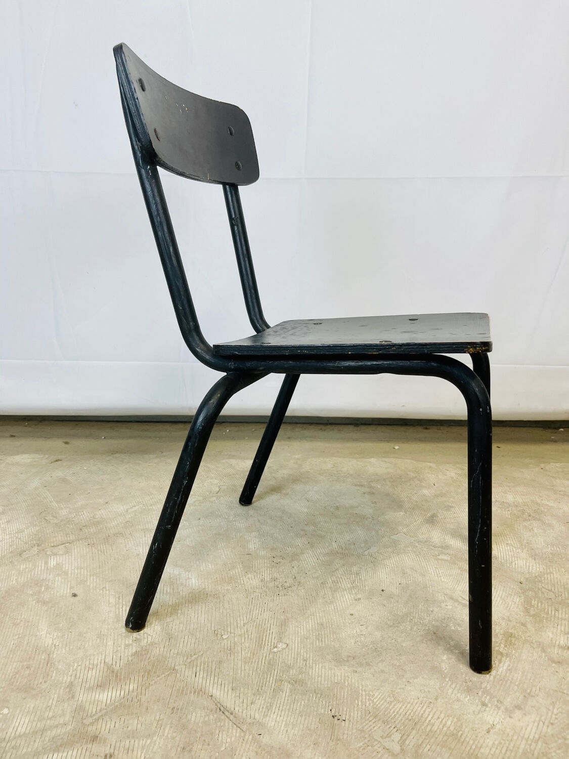 Chaise d’enfant en métal et bois