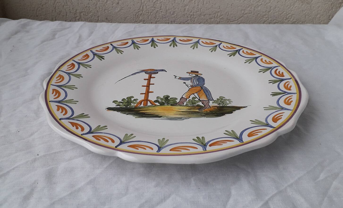 Decorative earthenware plate