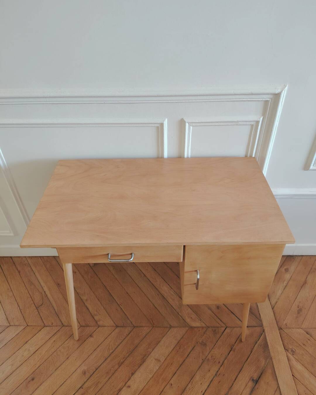 Renovated vintage Baumann desk, 1960s.