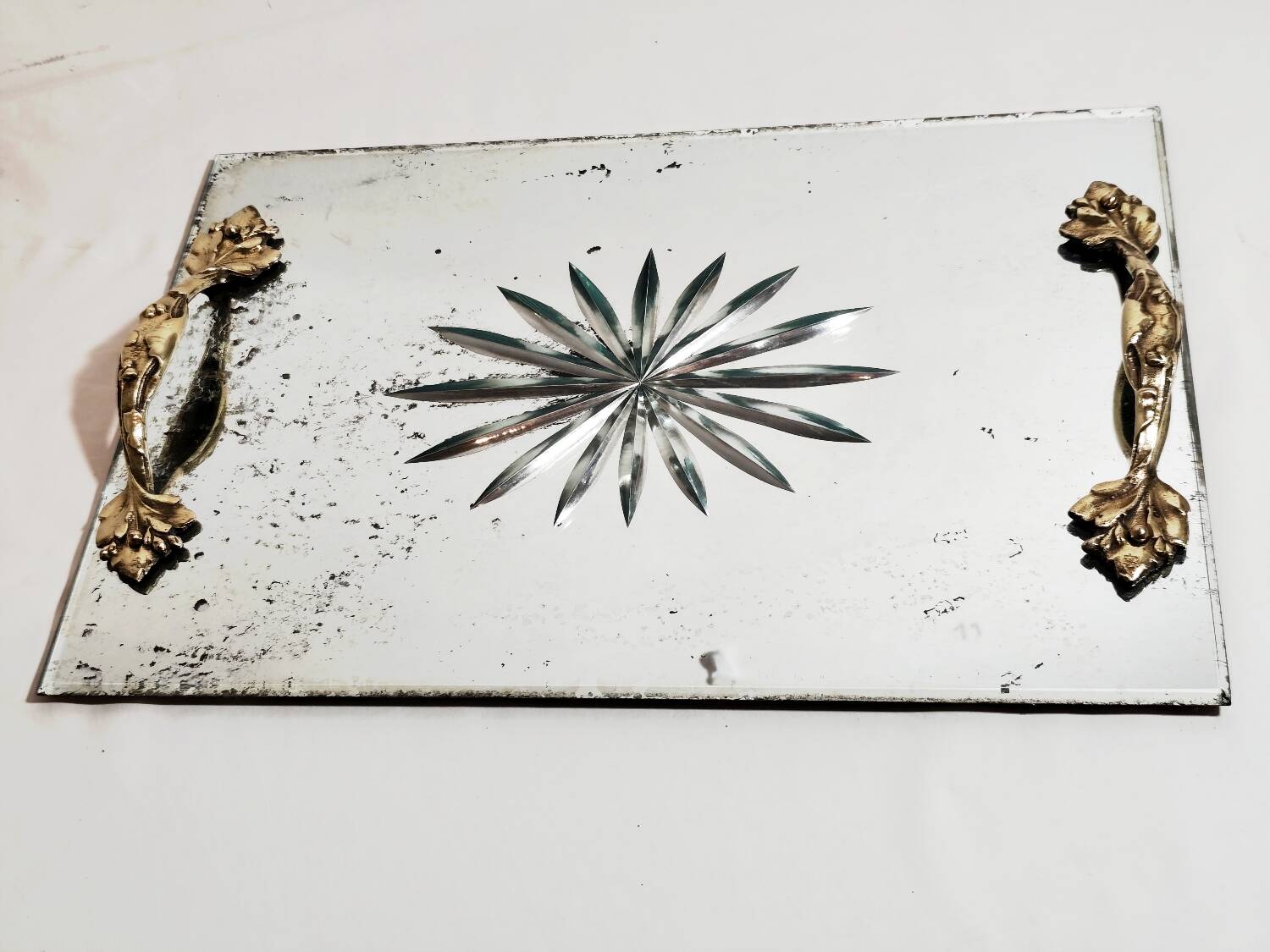 Bandeja de cristal. España, 1940s.