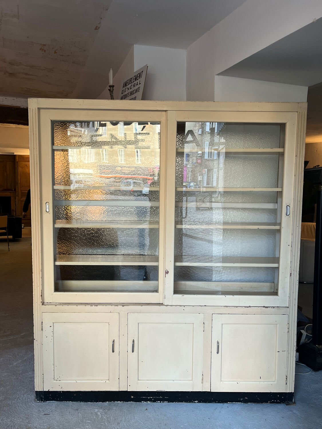 Display cabinet for shop