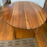 Shuttered table in blond walnut, spindle legs, for 6 people