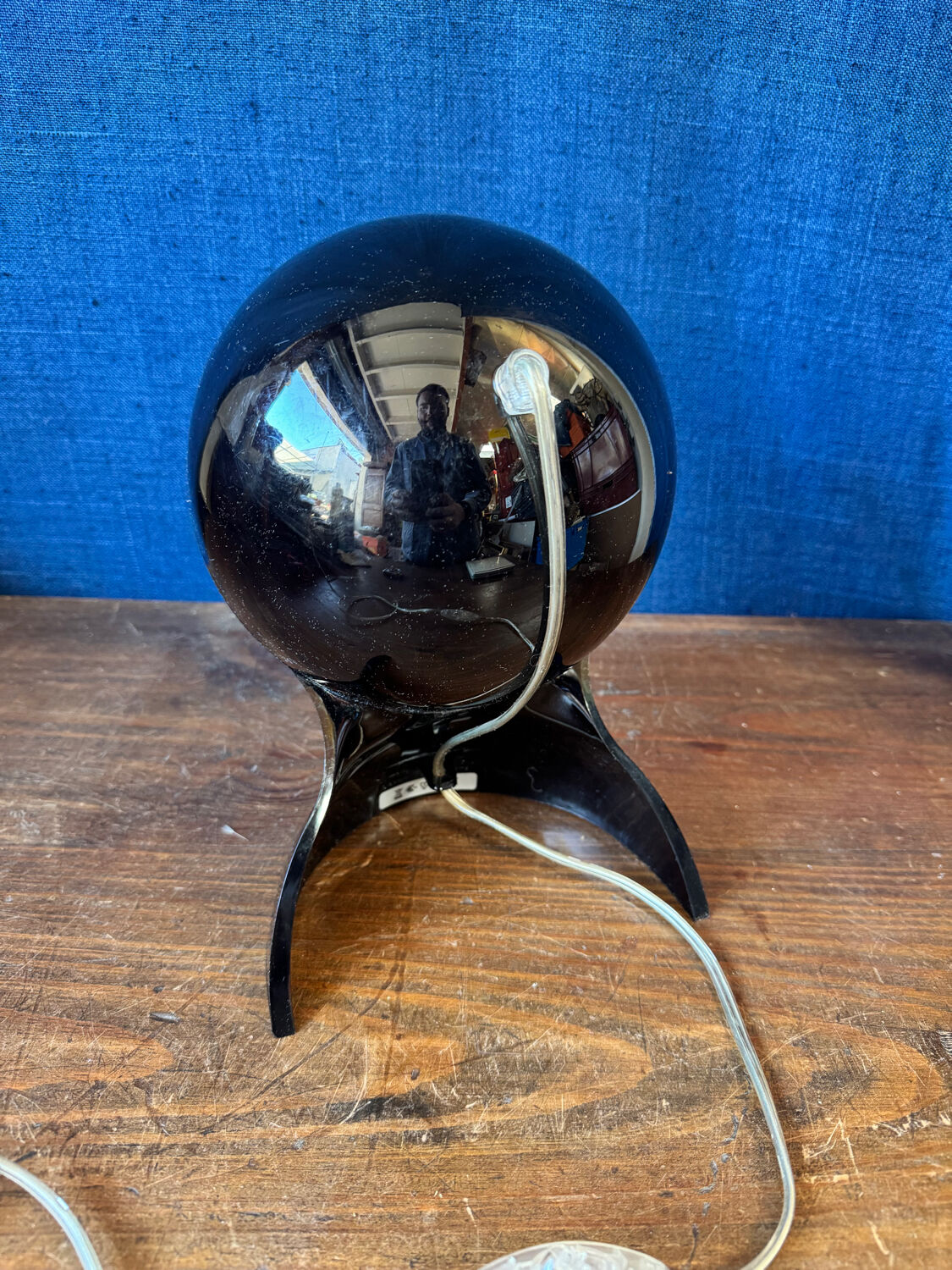 Dalù table lamp – design by Vico Magistretti, Artemide
