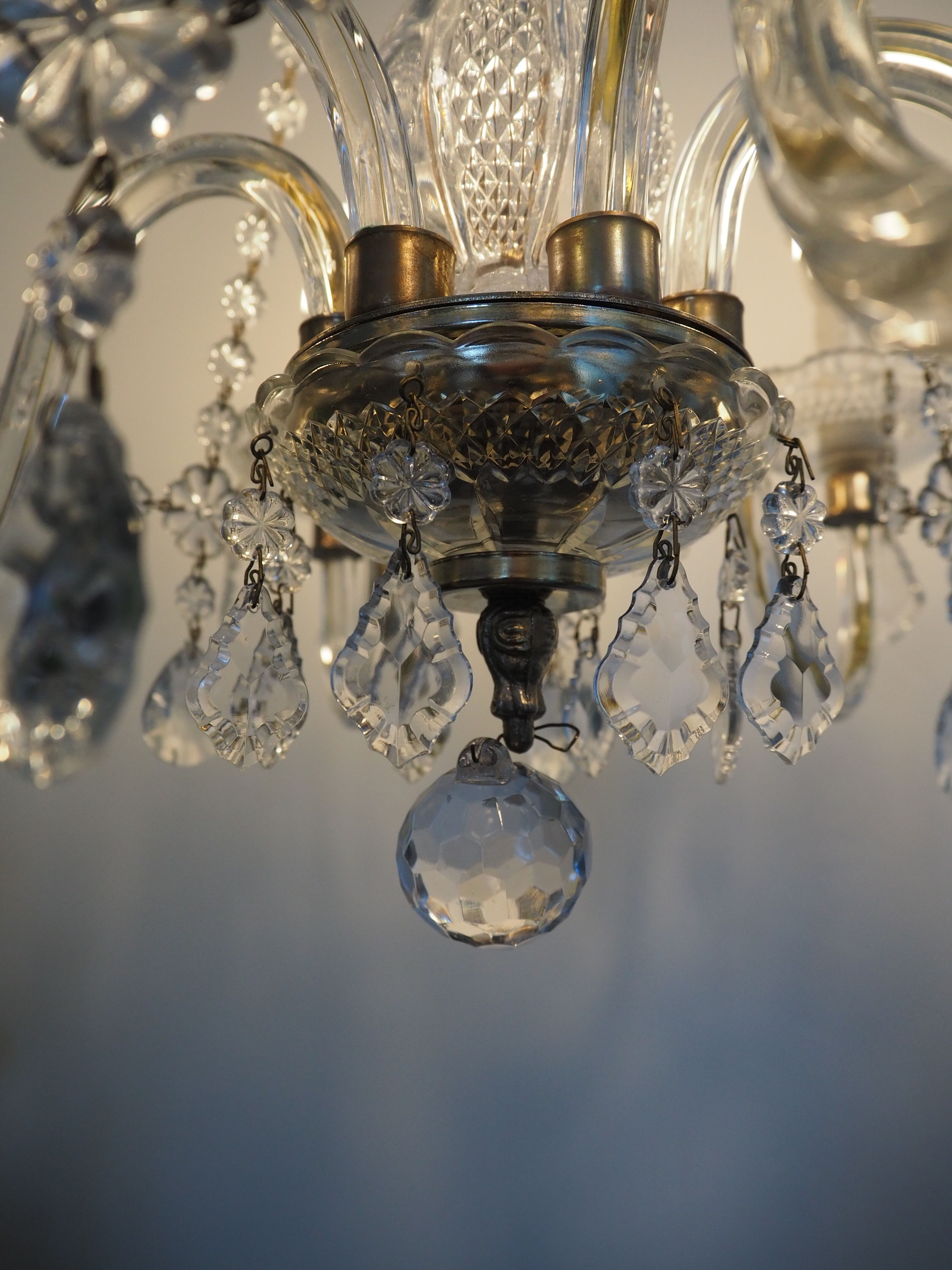 6-light chandelier with tassels