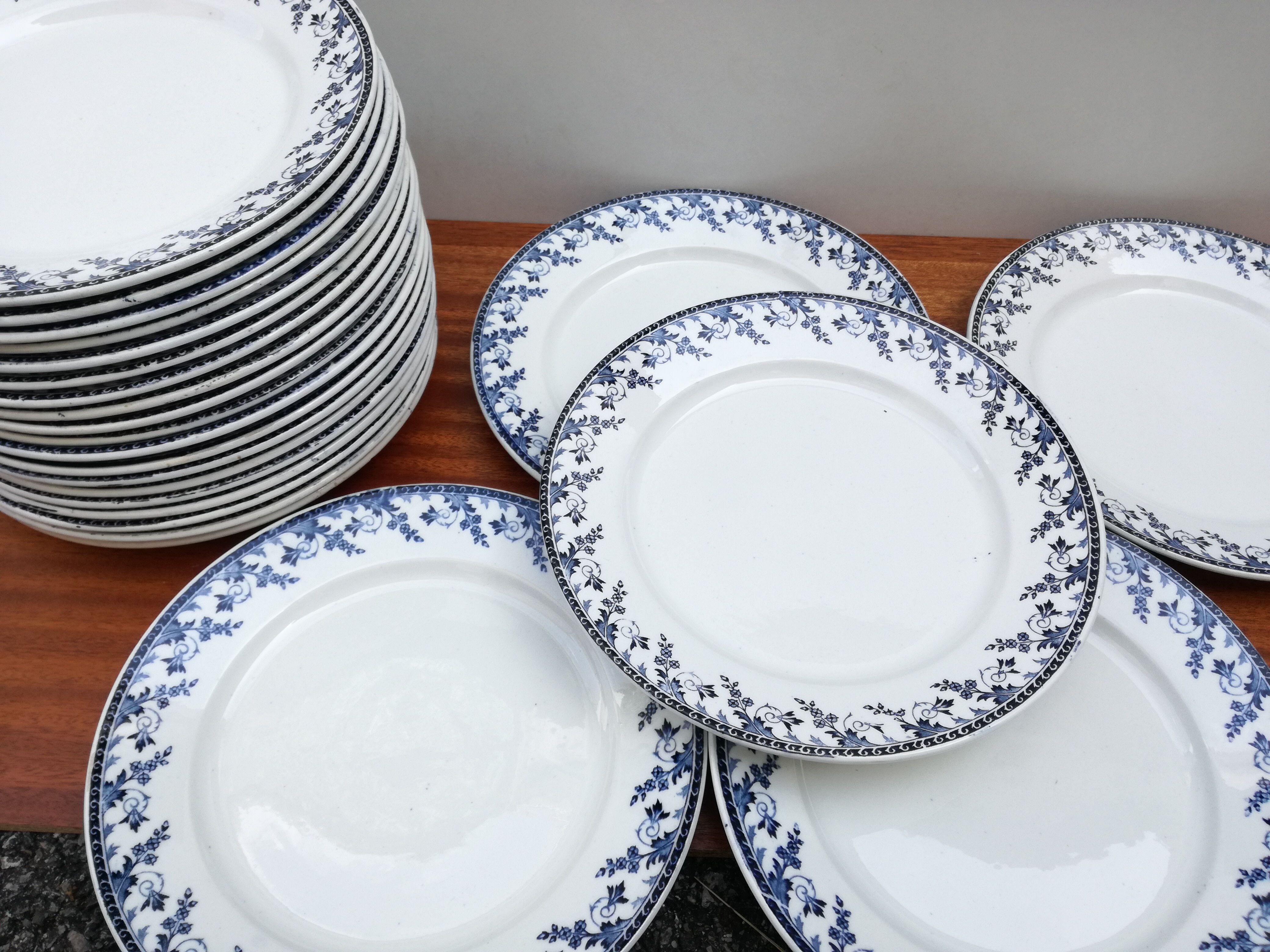 Lot de 12 assiettes Terre de fer «Montigny»