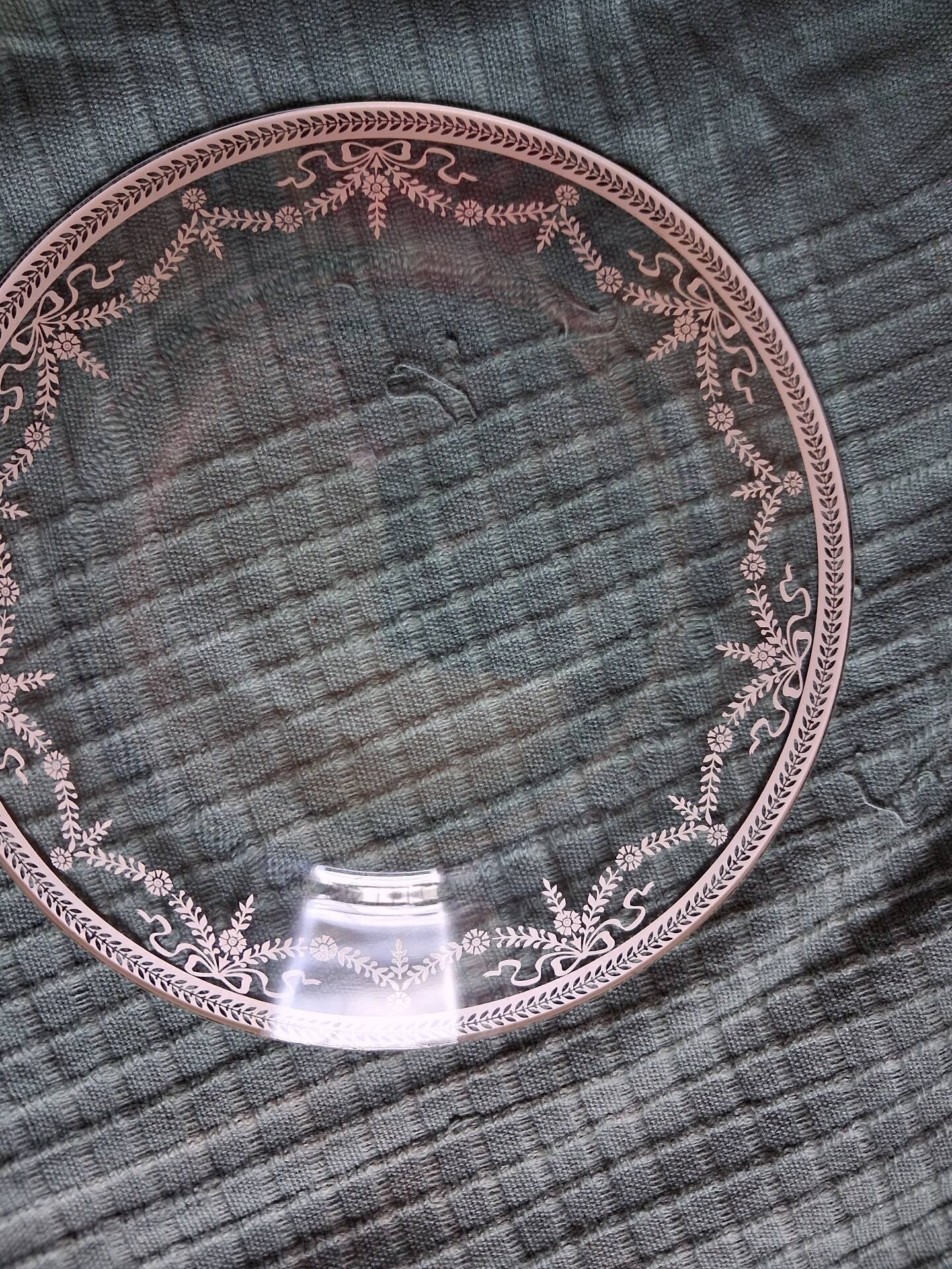 Silver-decorated service plates