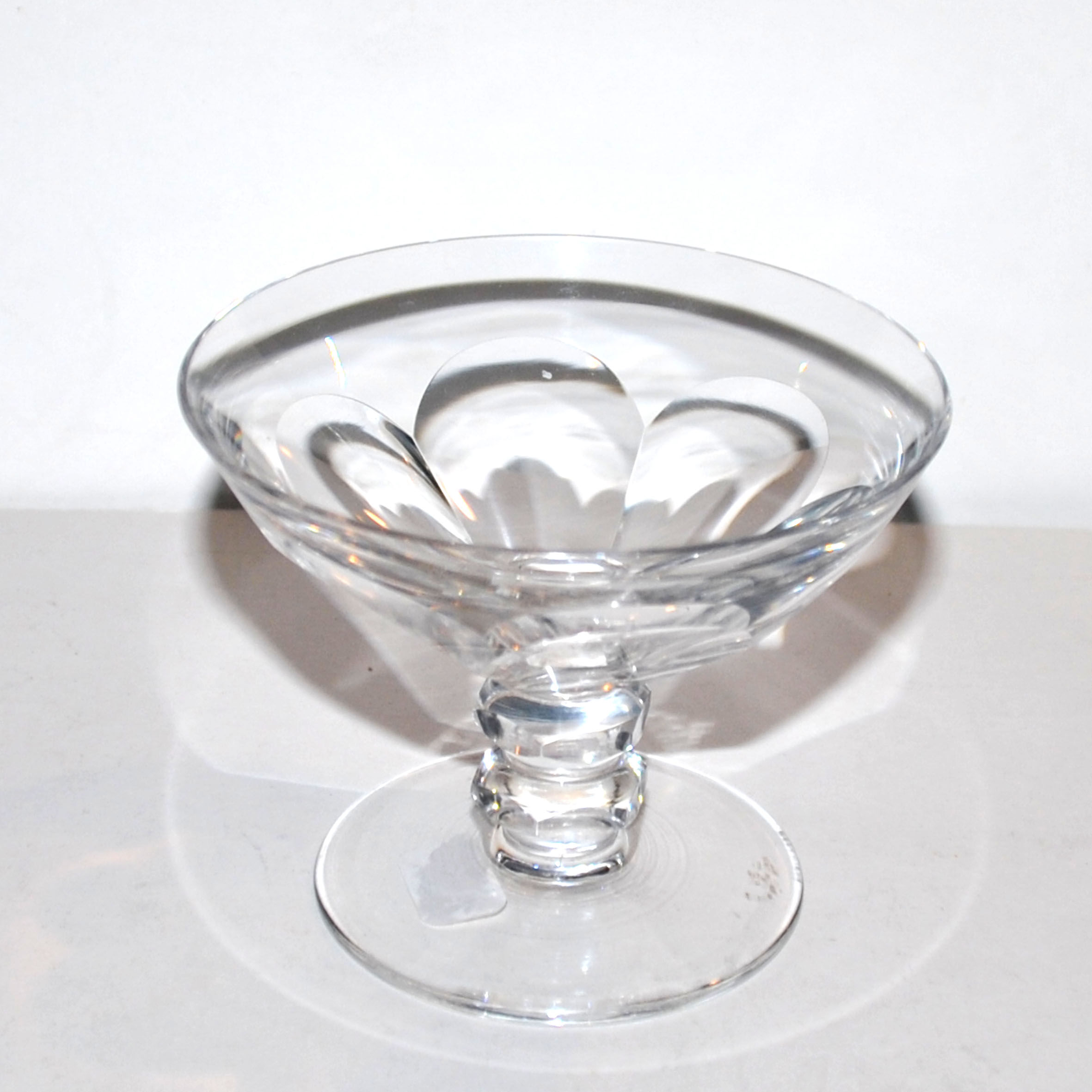 Series of 4 Champagne glasses Marne crystal cut 1920 by St. Louis