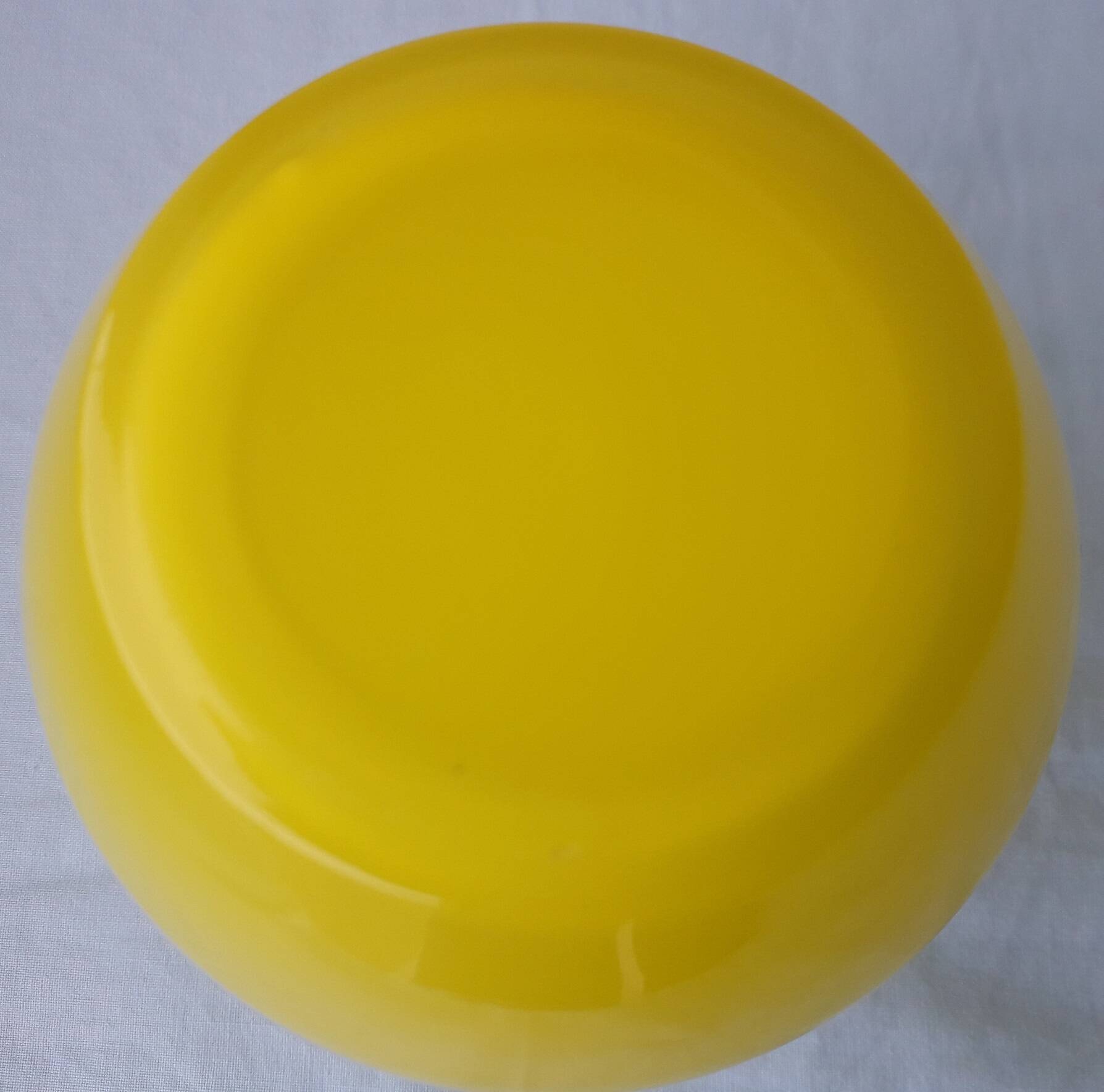 Vase en verre jaune