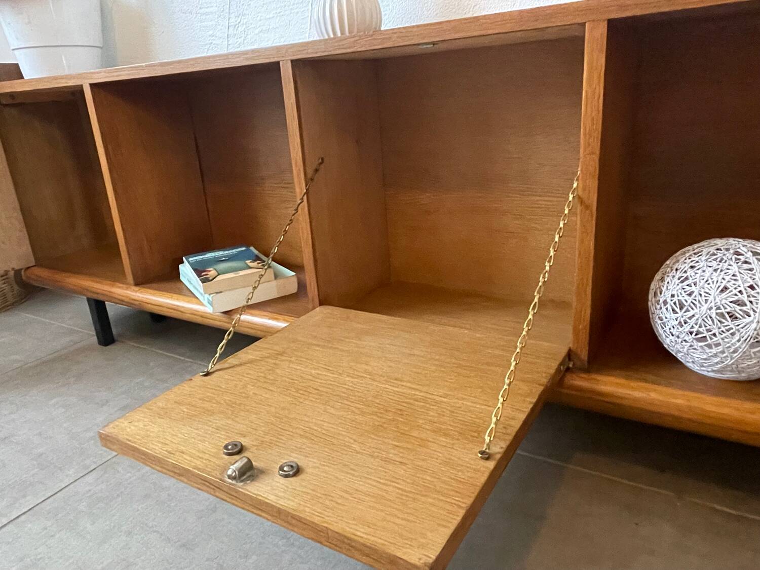 Vintage low oak sideboard (shallow)