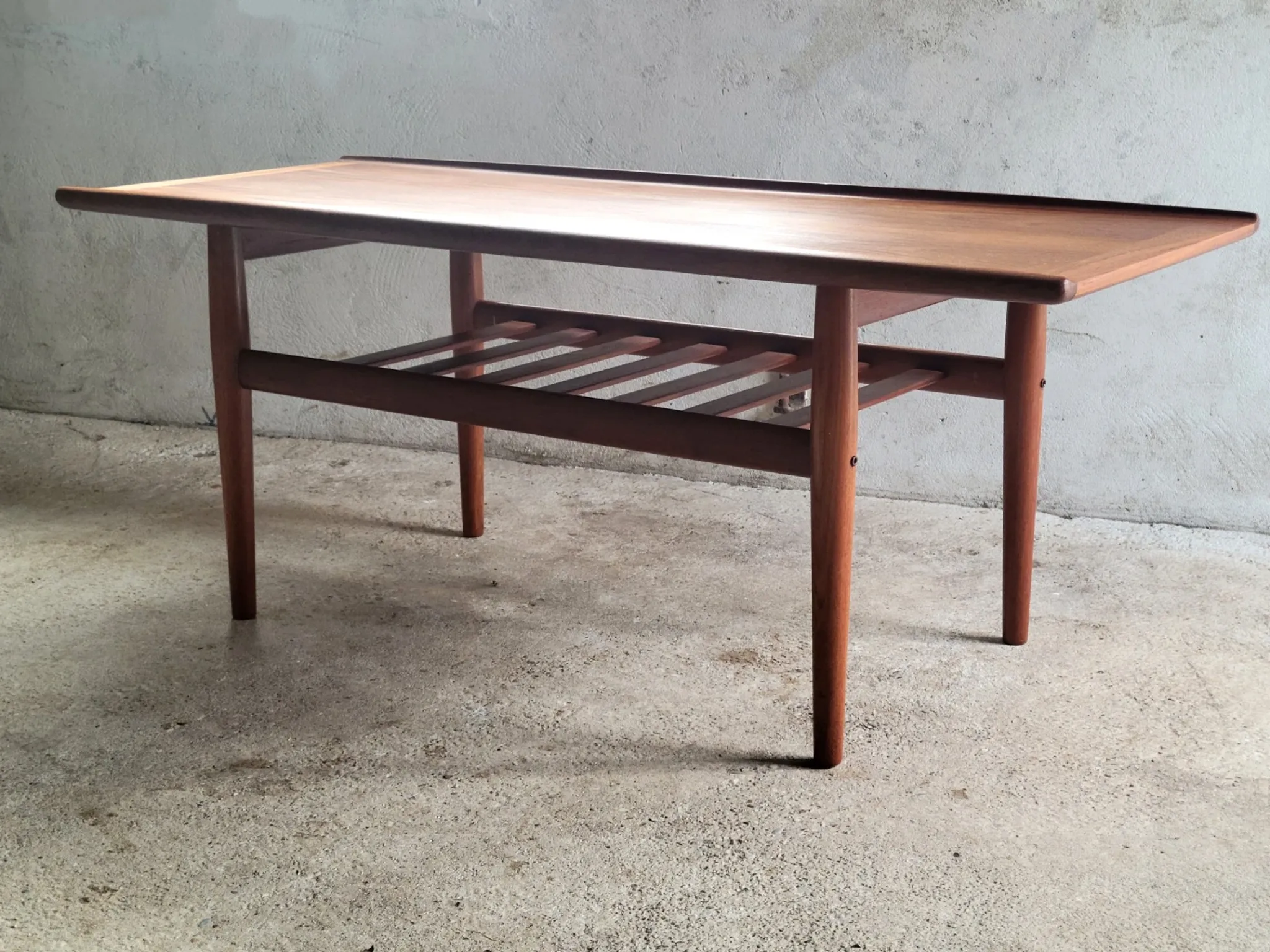 Grete Jalk GJ106 coffee table for Glostrup Møbelfabrik, Denmark, 1960s