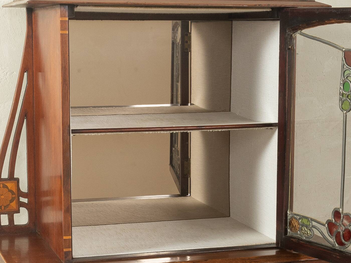 Art Nouveau display cabinet from the 1900s