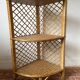 étagère d'angle en rotin années 60-70