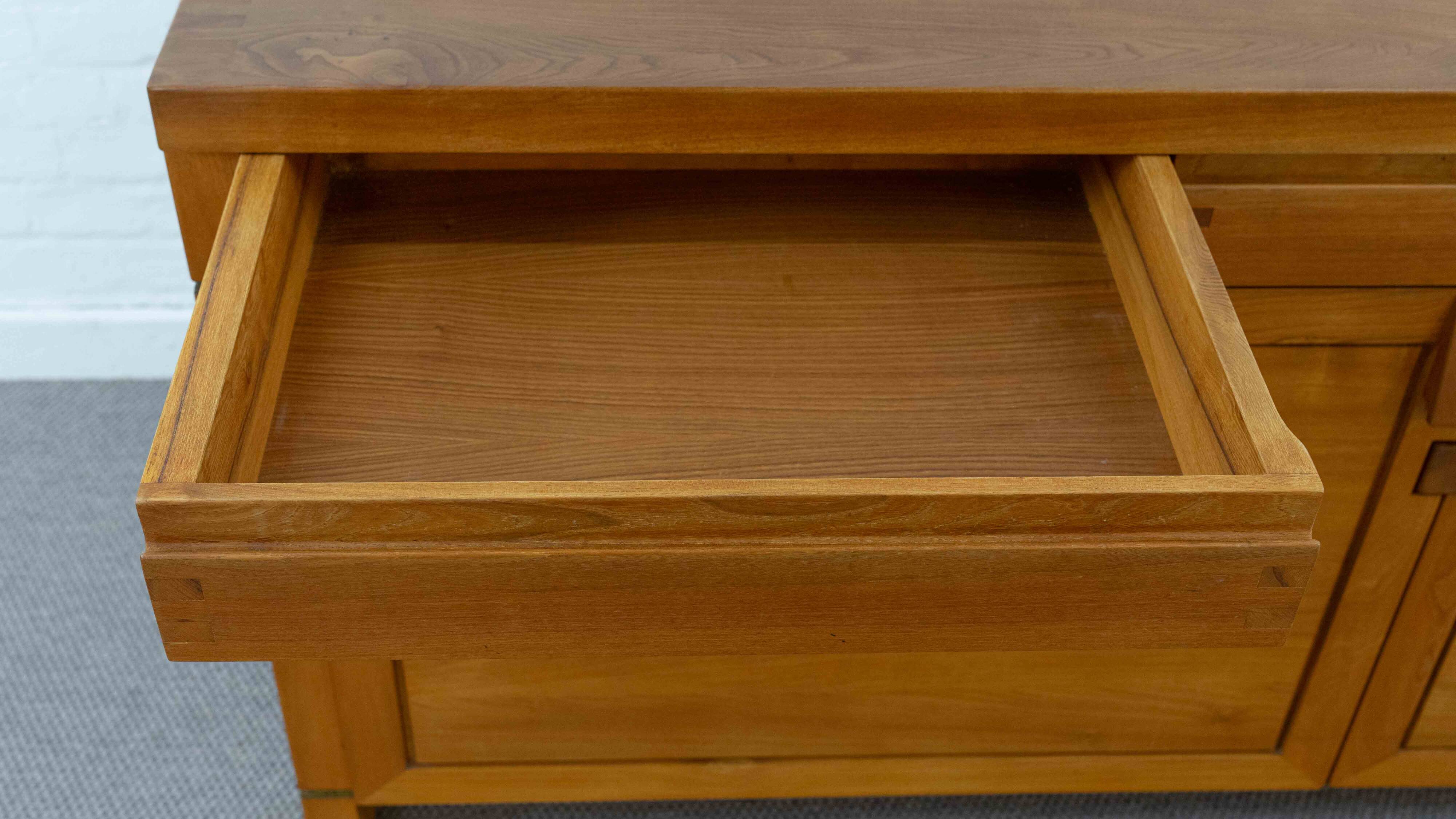 Sideboard R08 de Pierre Chapo en orme massif
