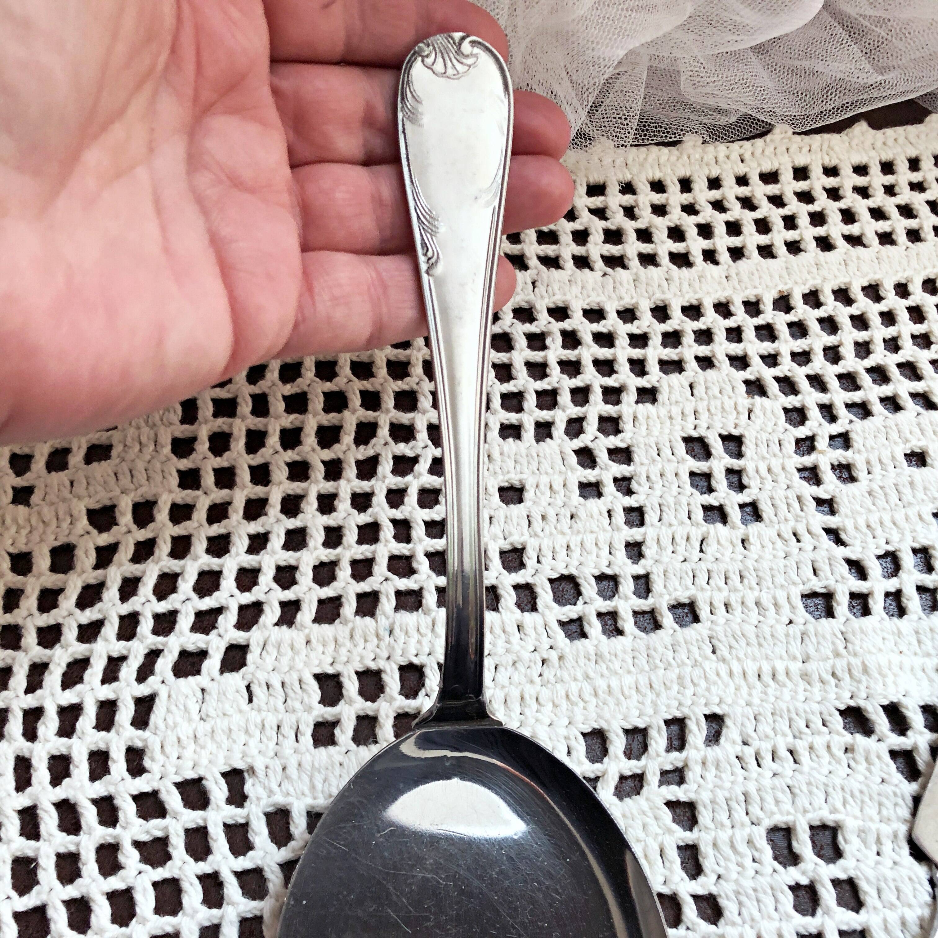 Set of two cutting shovels for cakes, tarts and sweets