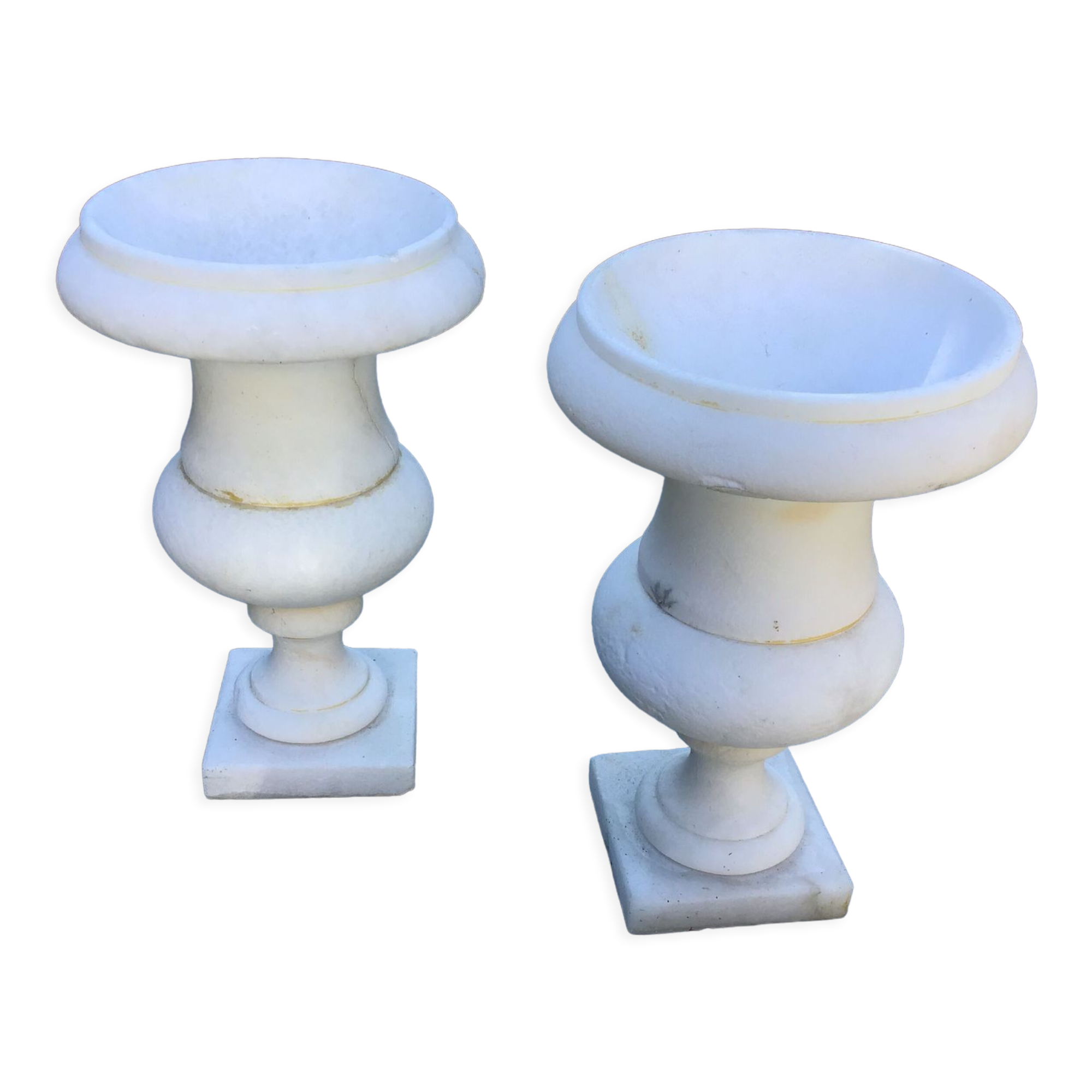 Medici-shaped alabaster lamp legs