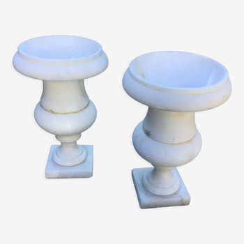 Medici-shaped alabaster lamp legs