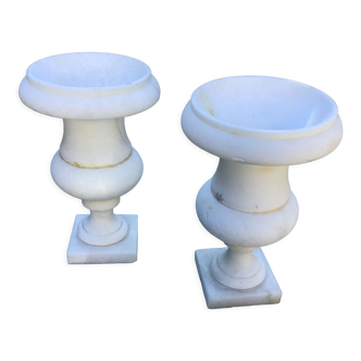Medici-shaped alabaster lamp legs
