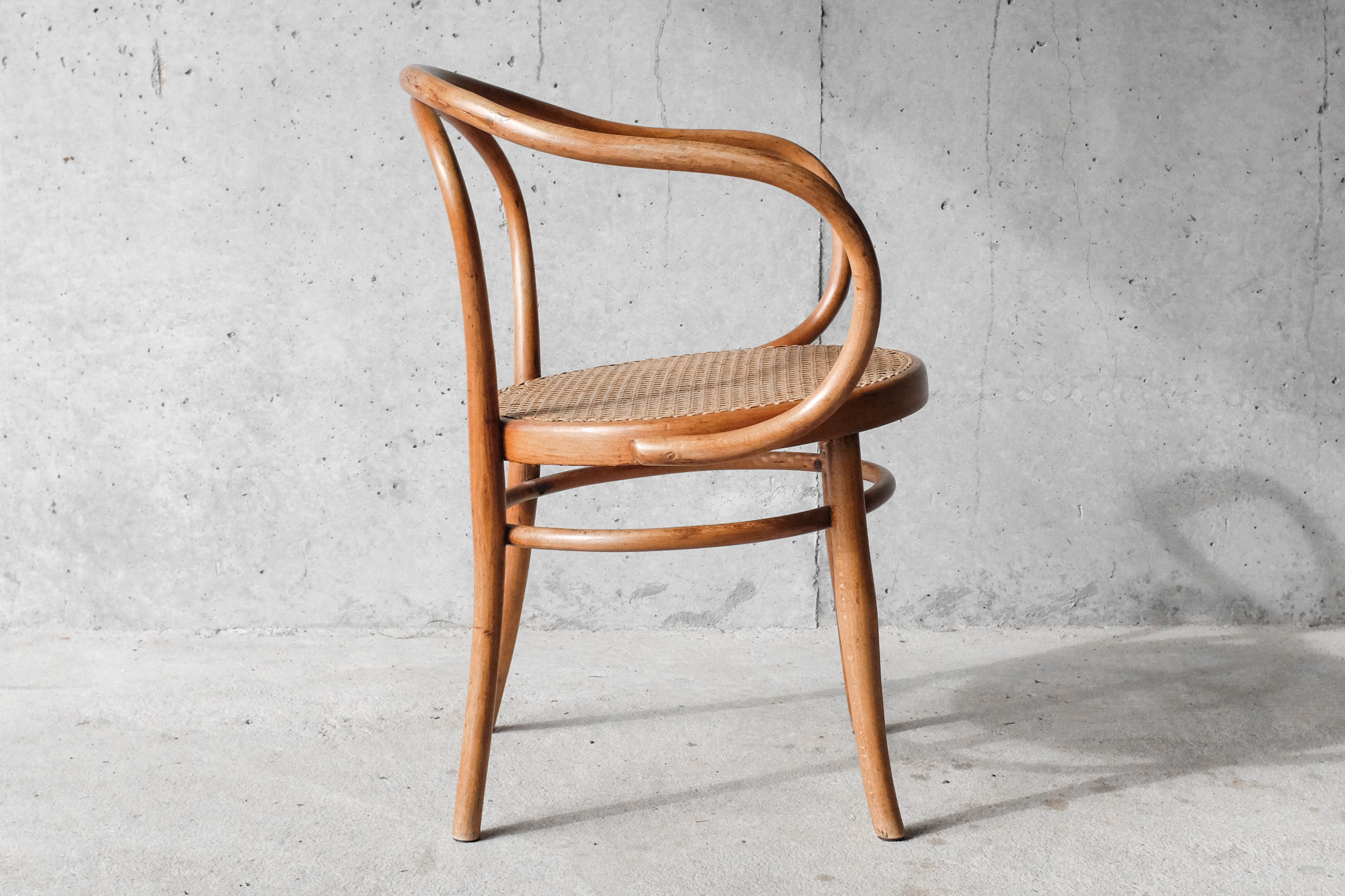 Model armchair 712, curved wood seated j.J.Kohn