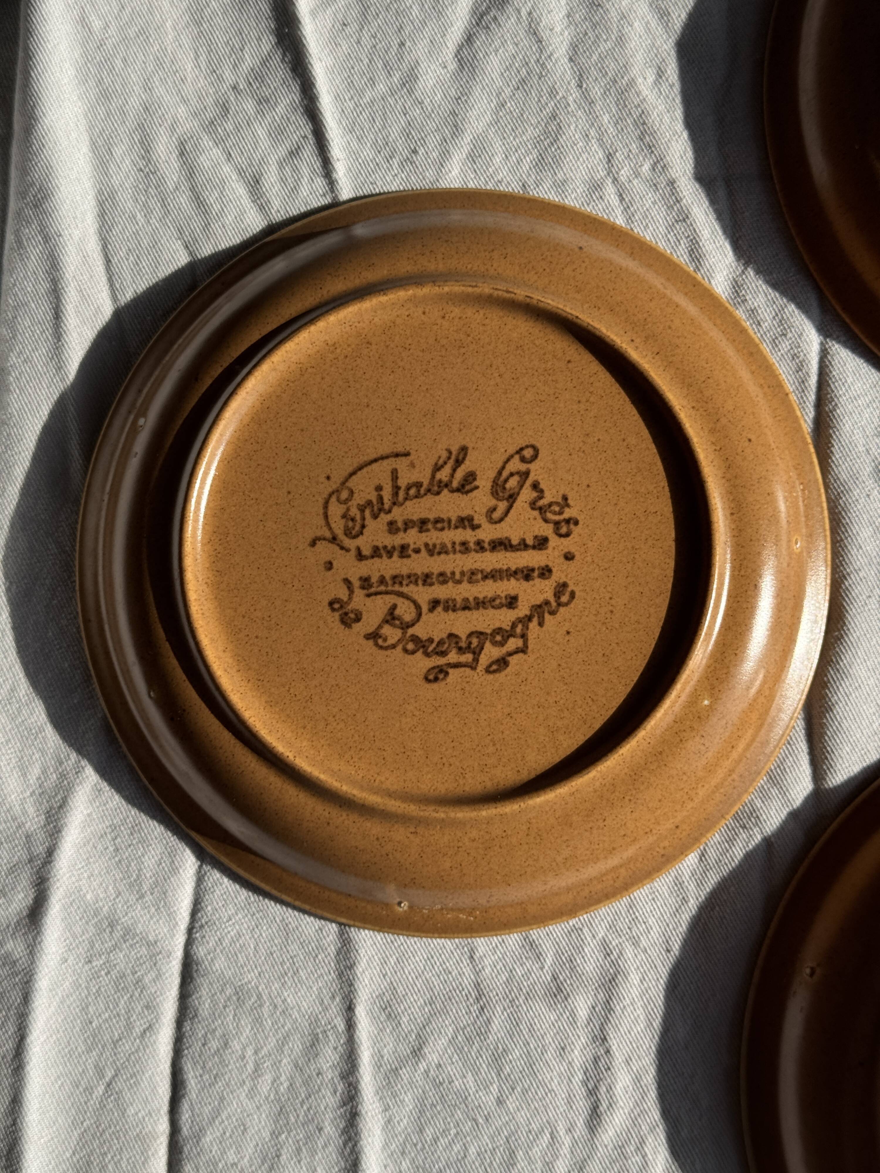 Set of 11 small dessert plates in brown-striped stoneware from Sarreguemines.