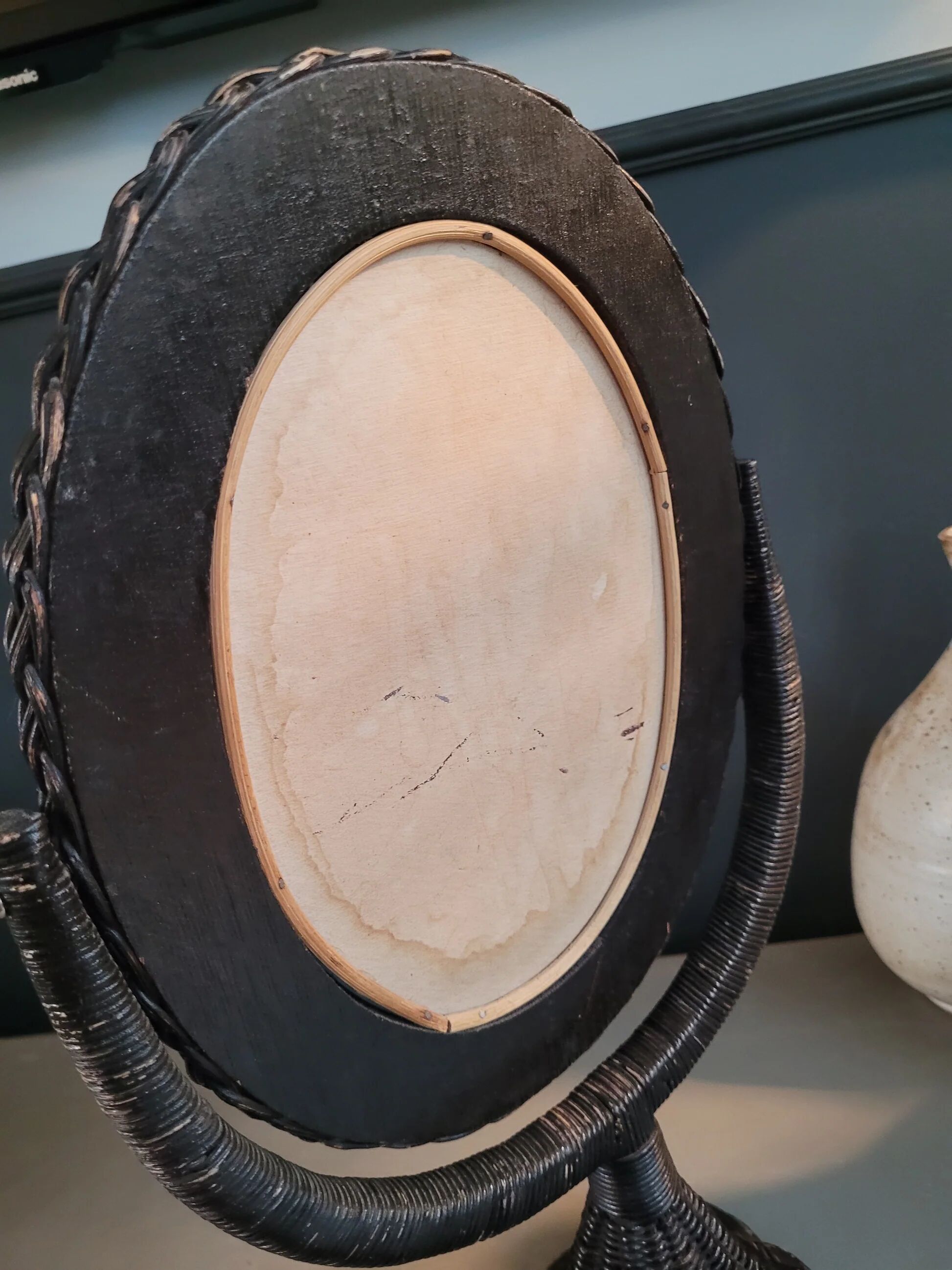 Miroir à poser pivotant en osier noir