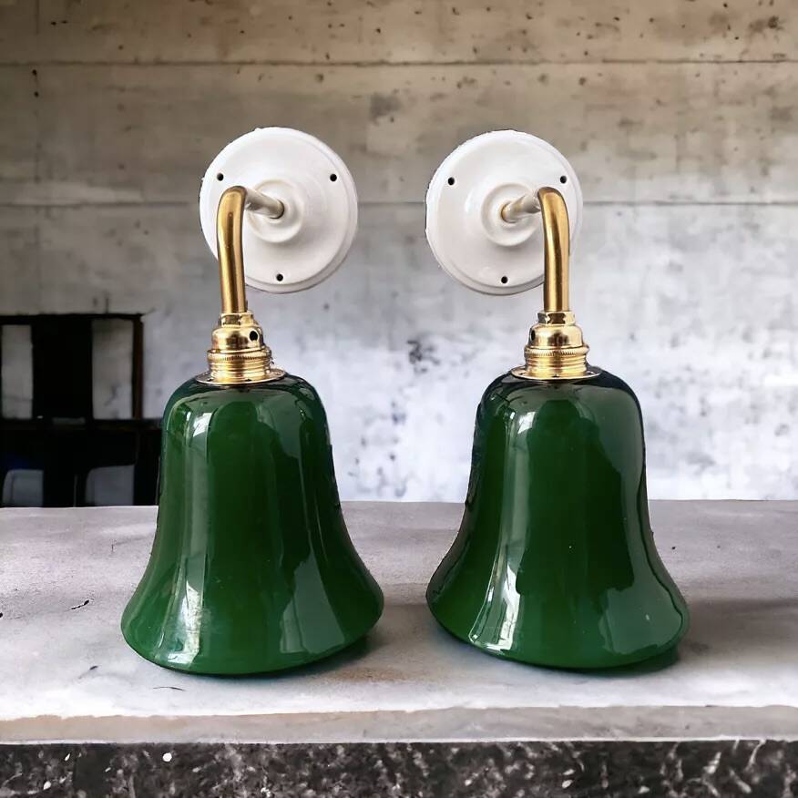 Paire d’appliques murales en opaline verte