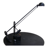 Desk lamp with pendulum