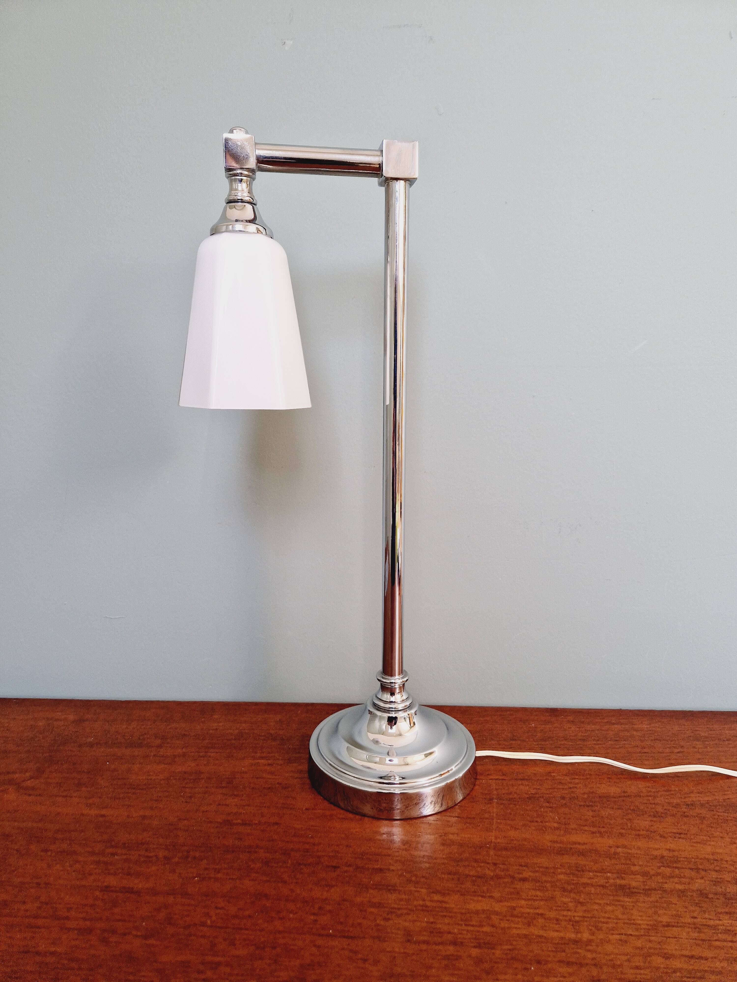 Desk lamp in chrome metal and white opaline
