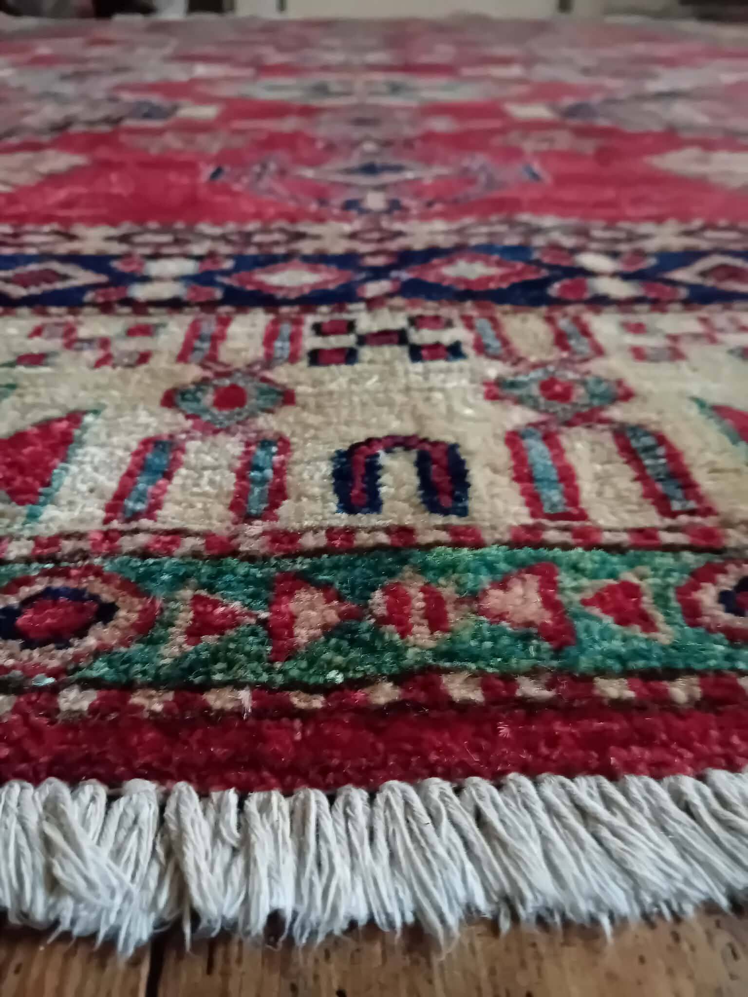Handmade Pakistani Kazak rug 284x224cm