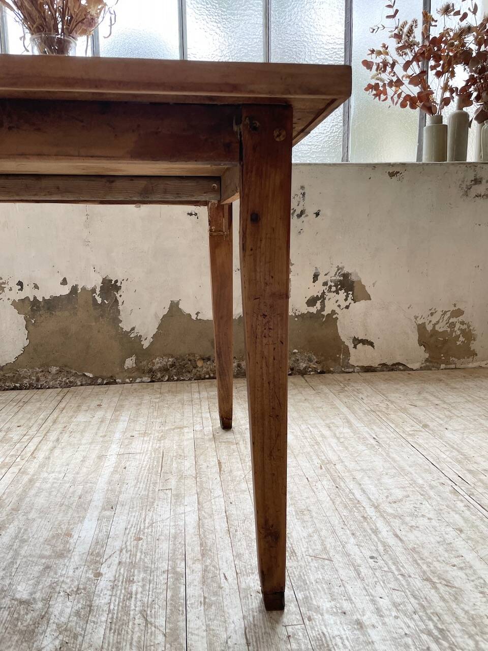 Farmhouse table with spindle legs 2m