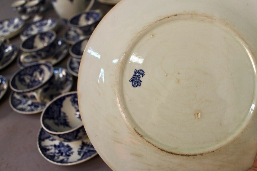 Service in faience of Gien Coat of arms crown and lions XIXth