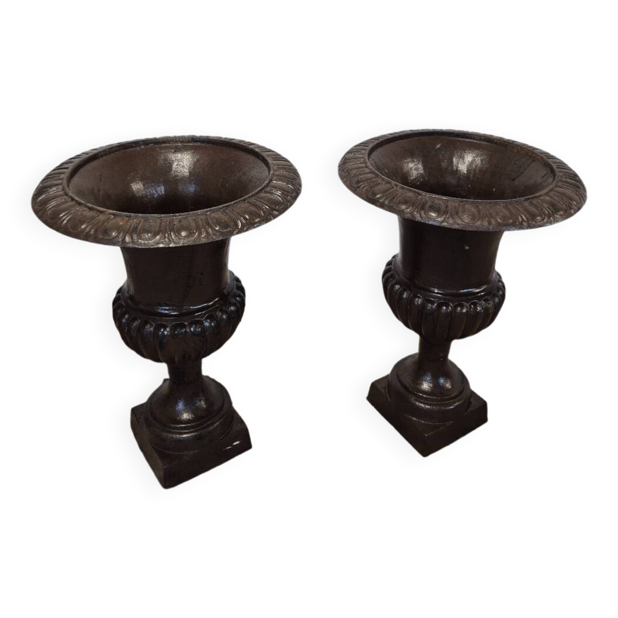 Pair of Medici cast iron vases from a bourgeois house - H73cm