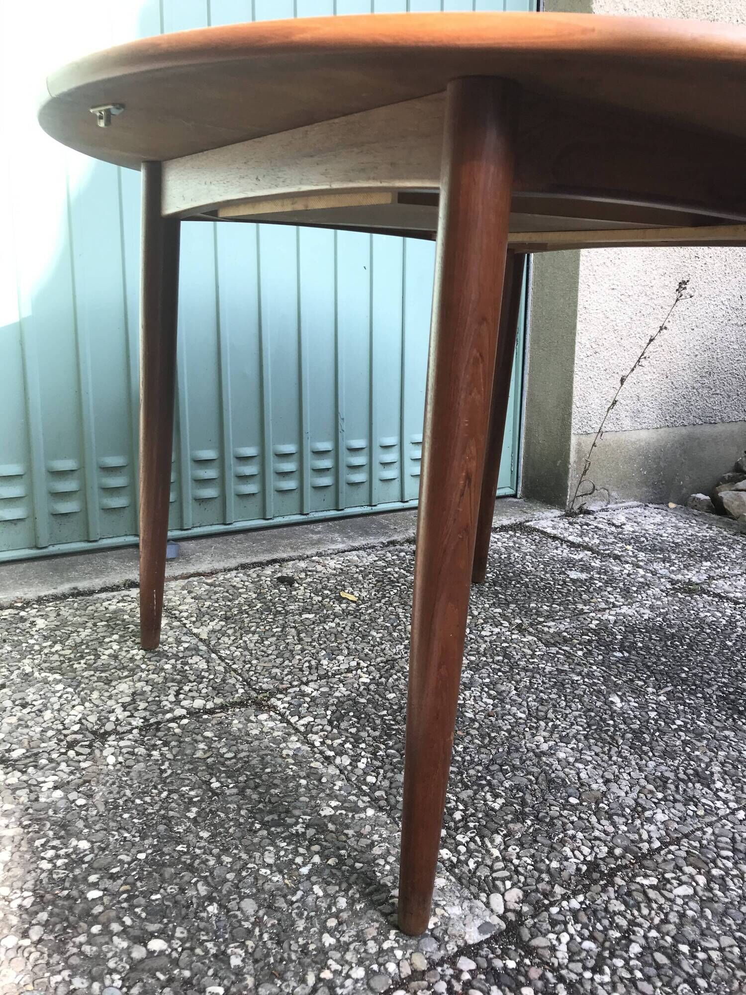 Ancienne table à manger scandinave en bois de teck et pieds compas avec rallonges vintage