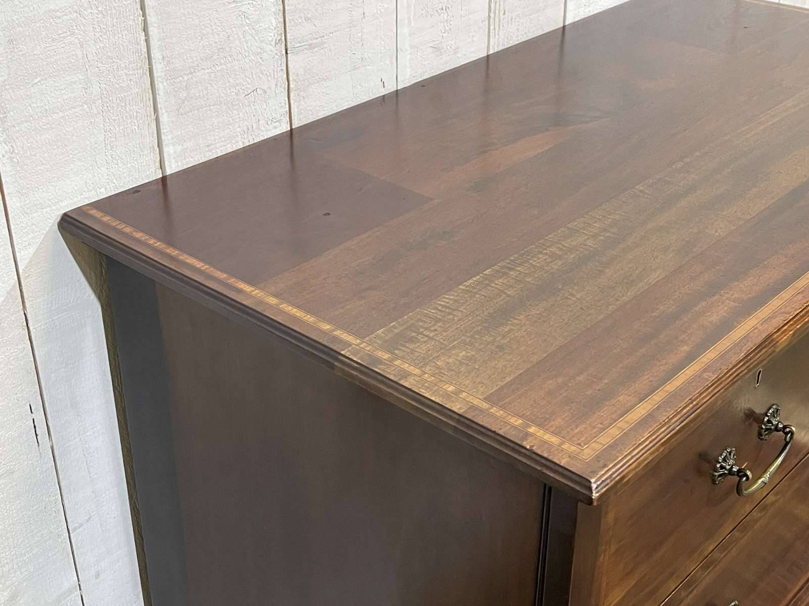 Commode anglaise début XXème en acajou