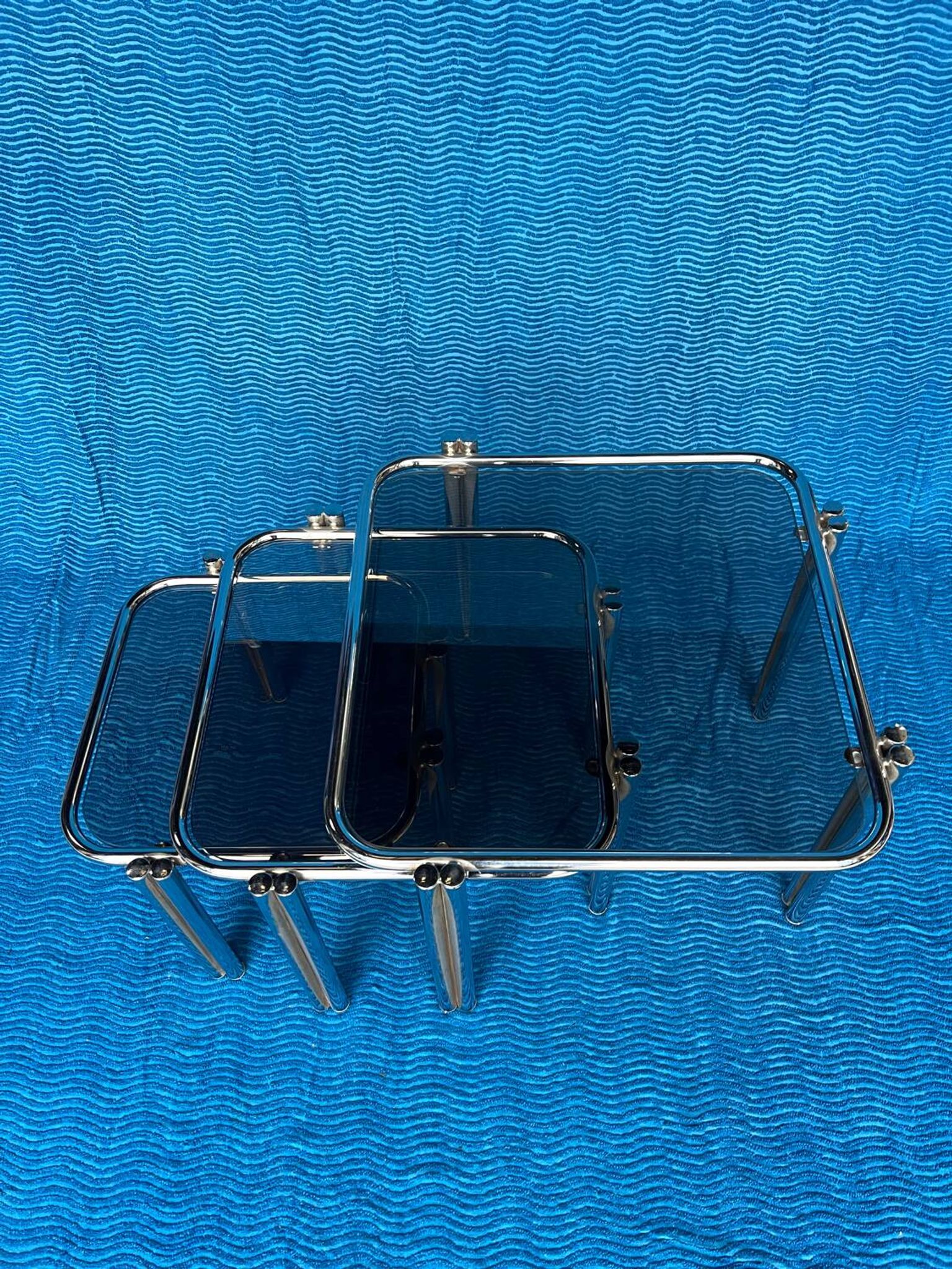 SET OF 3 NESTING TABLES WITH CHROME METAL DOUBLE BASE AND SMOKED GLASS