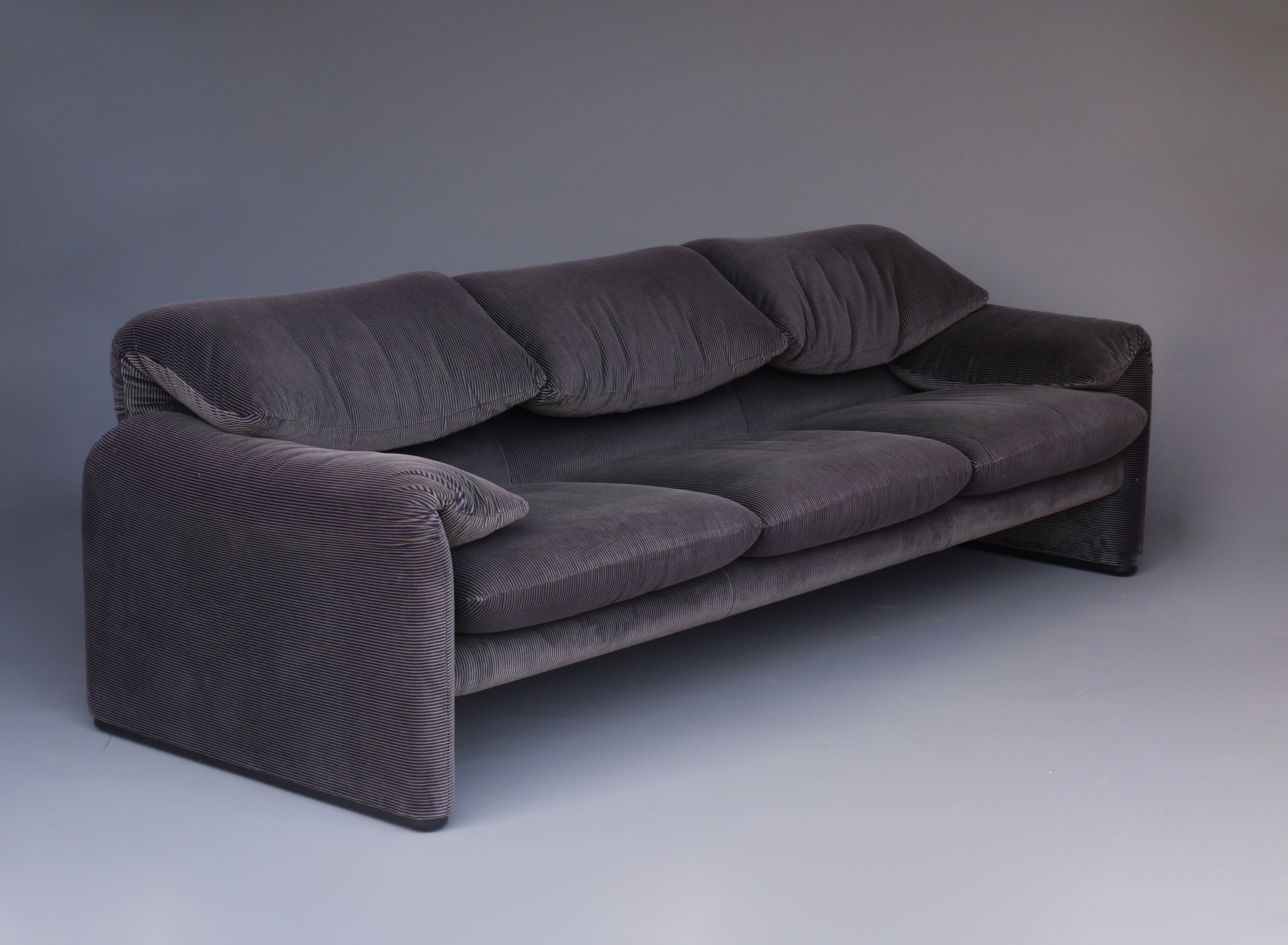3-seater model Maralunga sofa by Vico Magistretti, Cassina