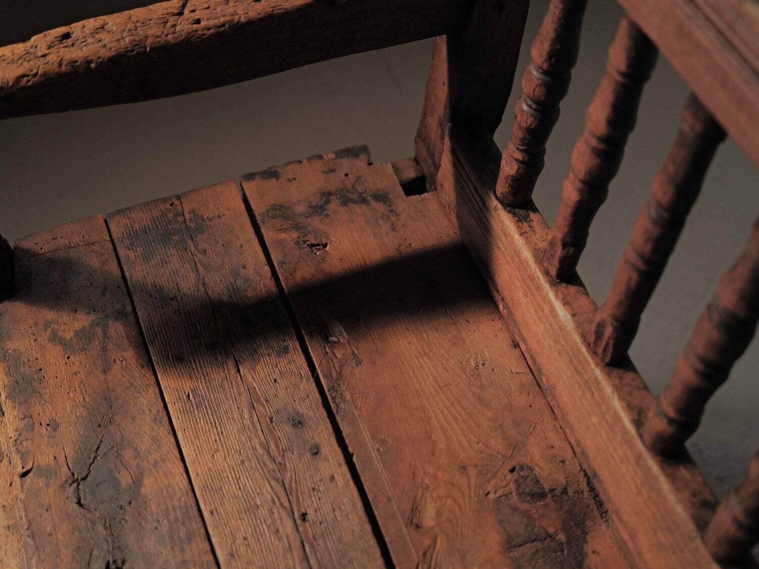 Alpine armchair in larch, 18th century