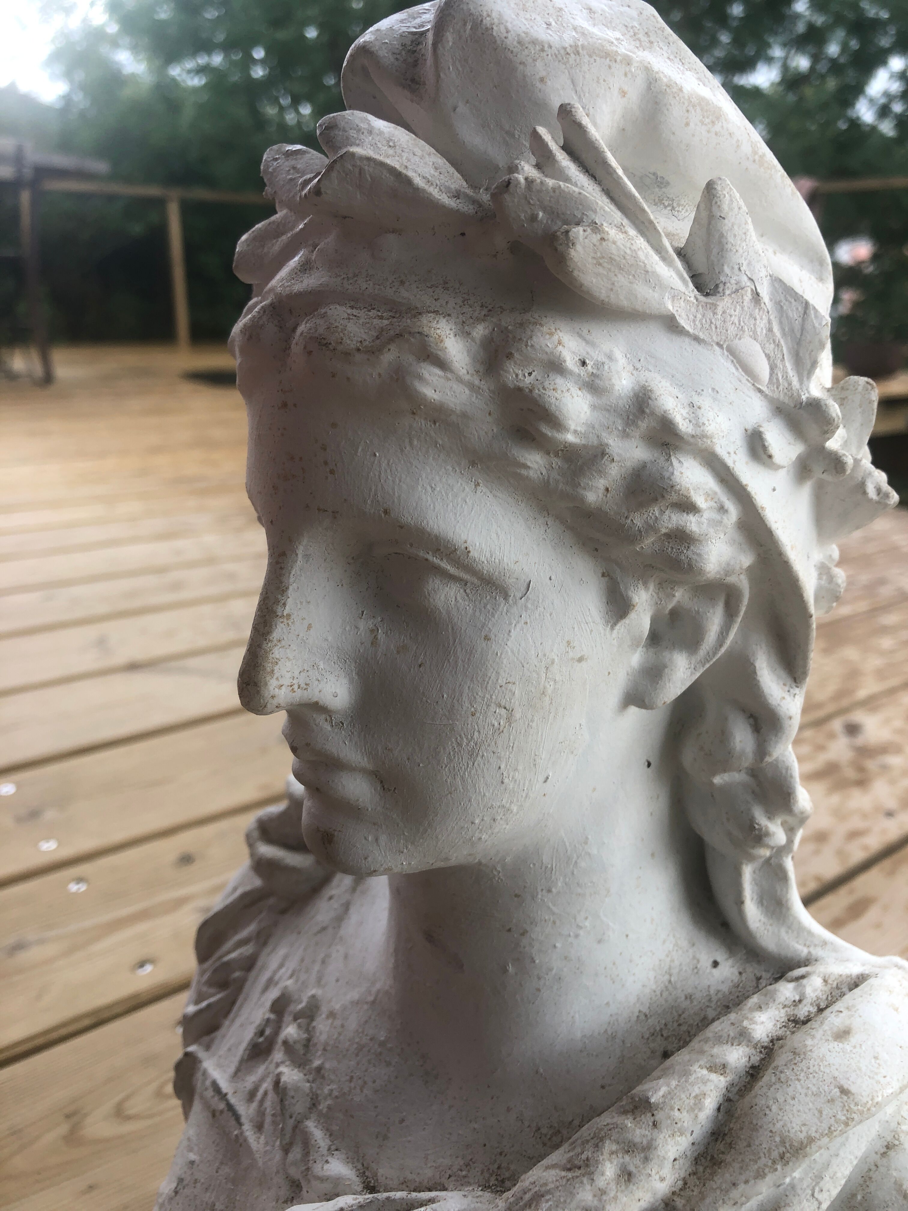 Marianne Bust