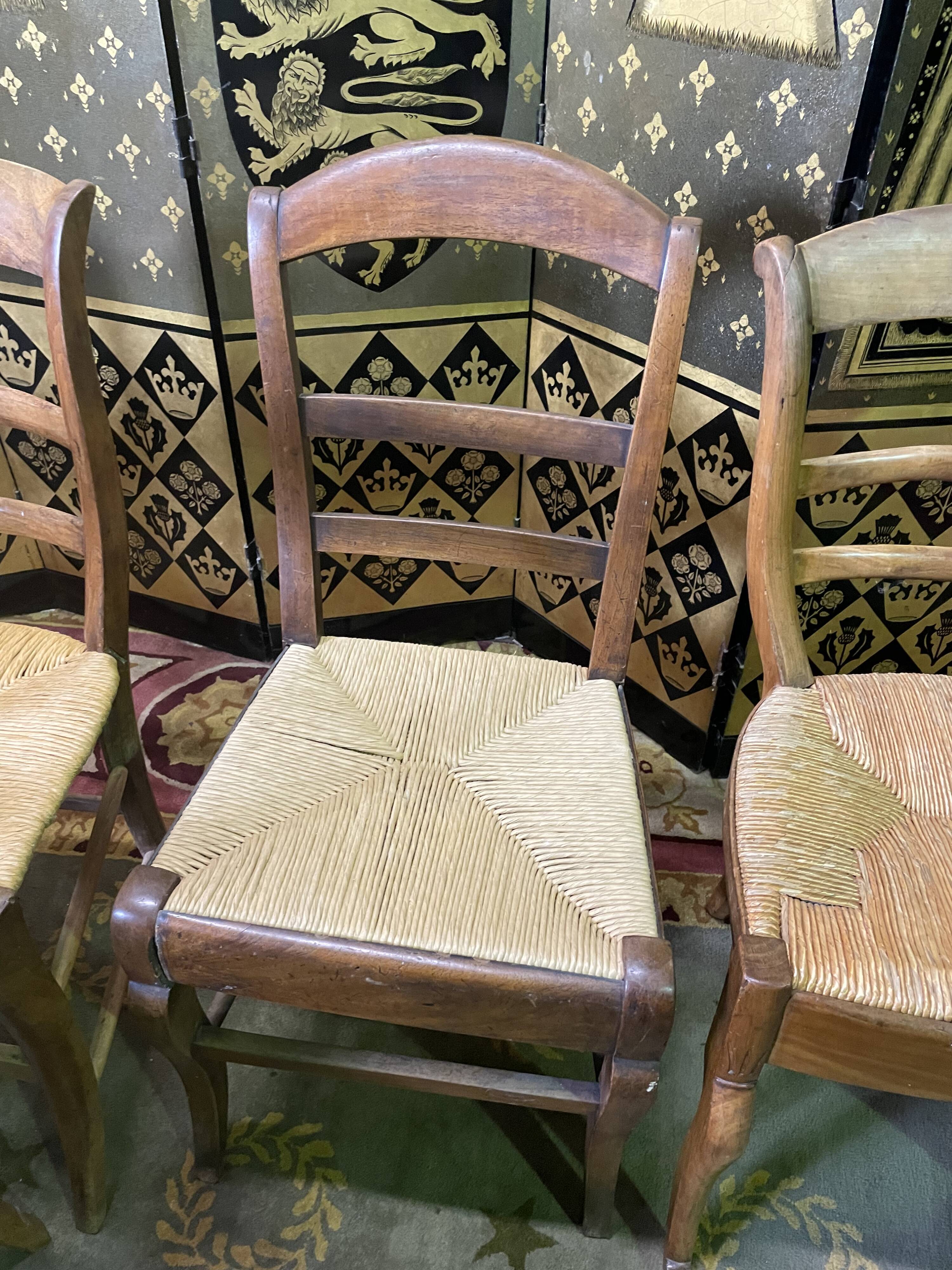 Suite of 12 rustic mulched chairs
