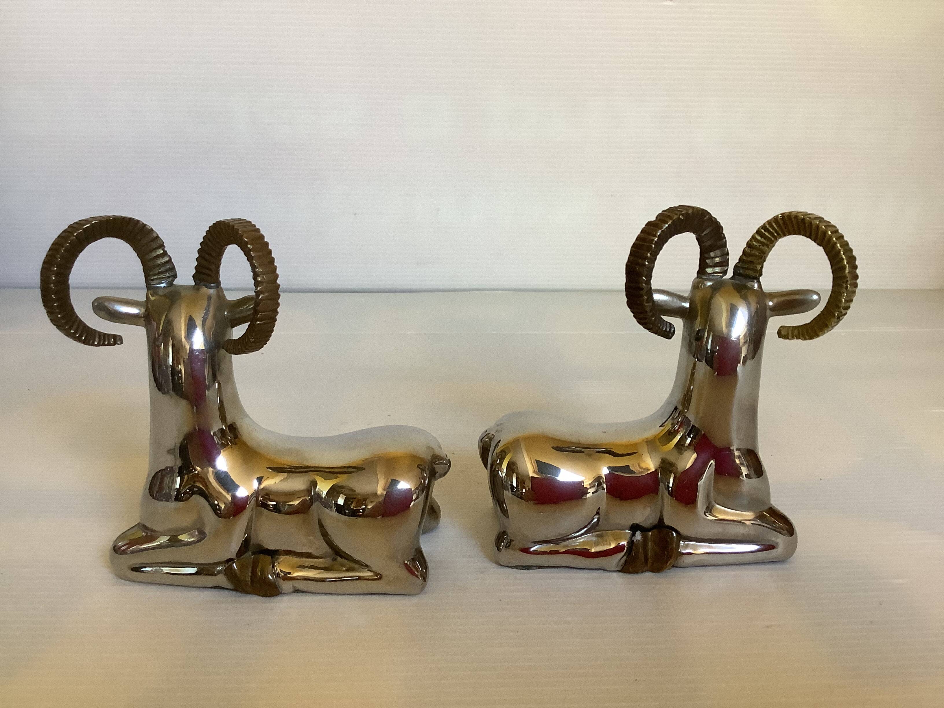 Paire de petits serre livres mouflons zoomorphe