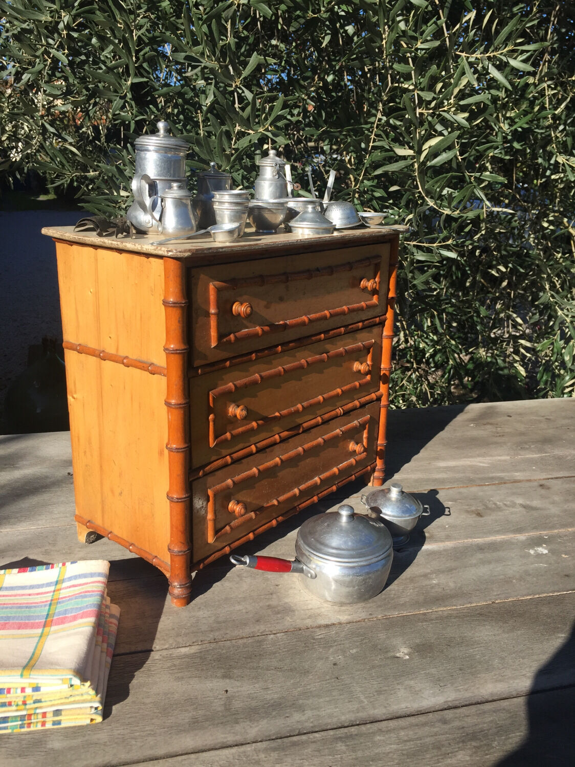 Tin dinette