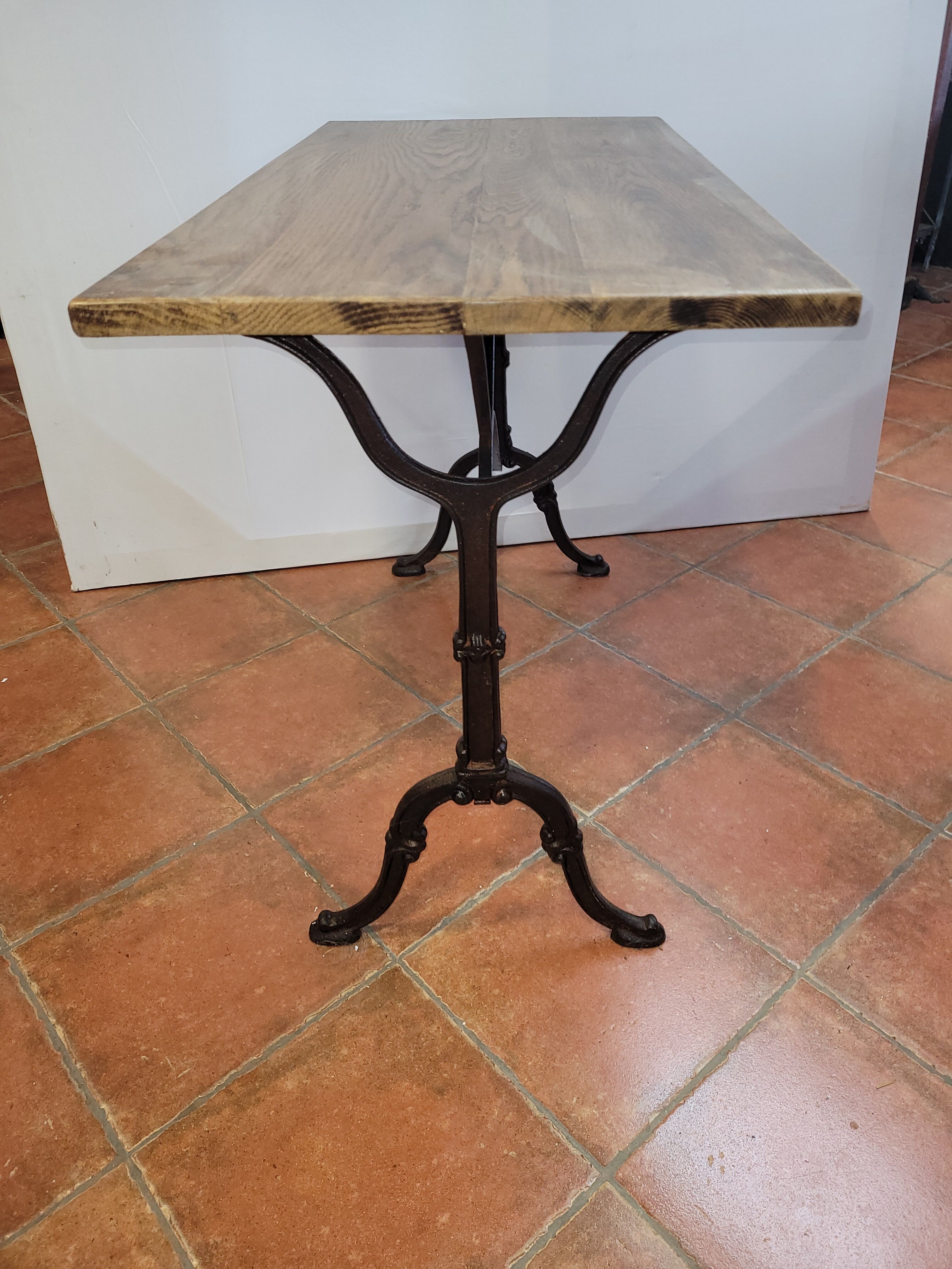Bistro table Base cast iron over oak