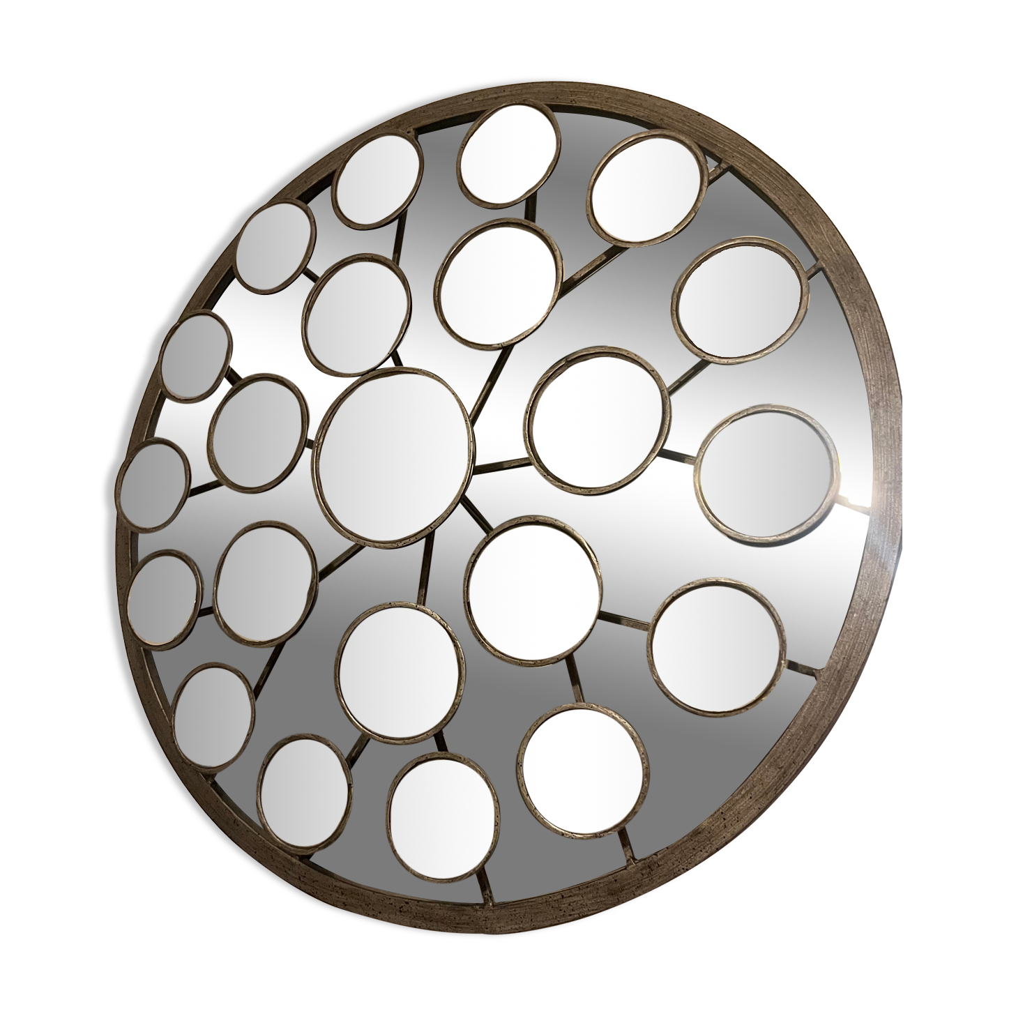 Mirror with round facets design