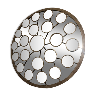 Mirror with round facets design