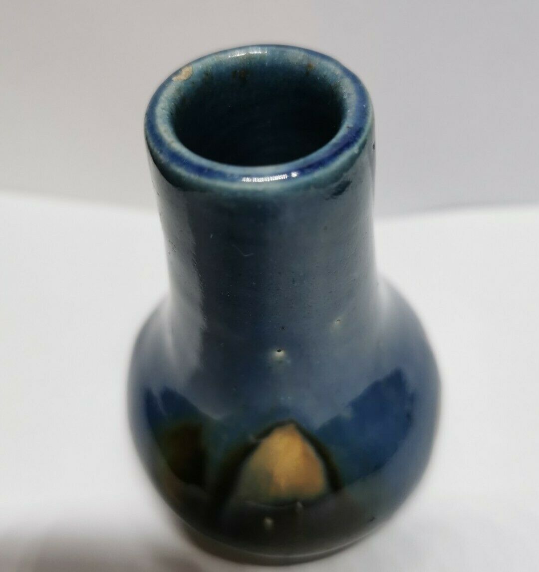 Vase to be identified in glazed ceramics.