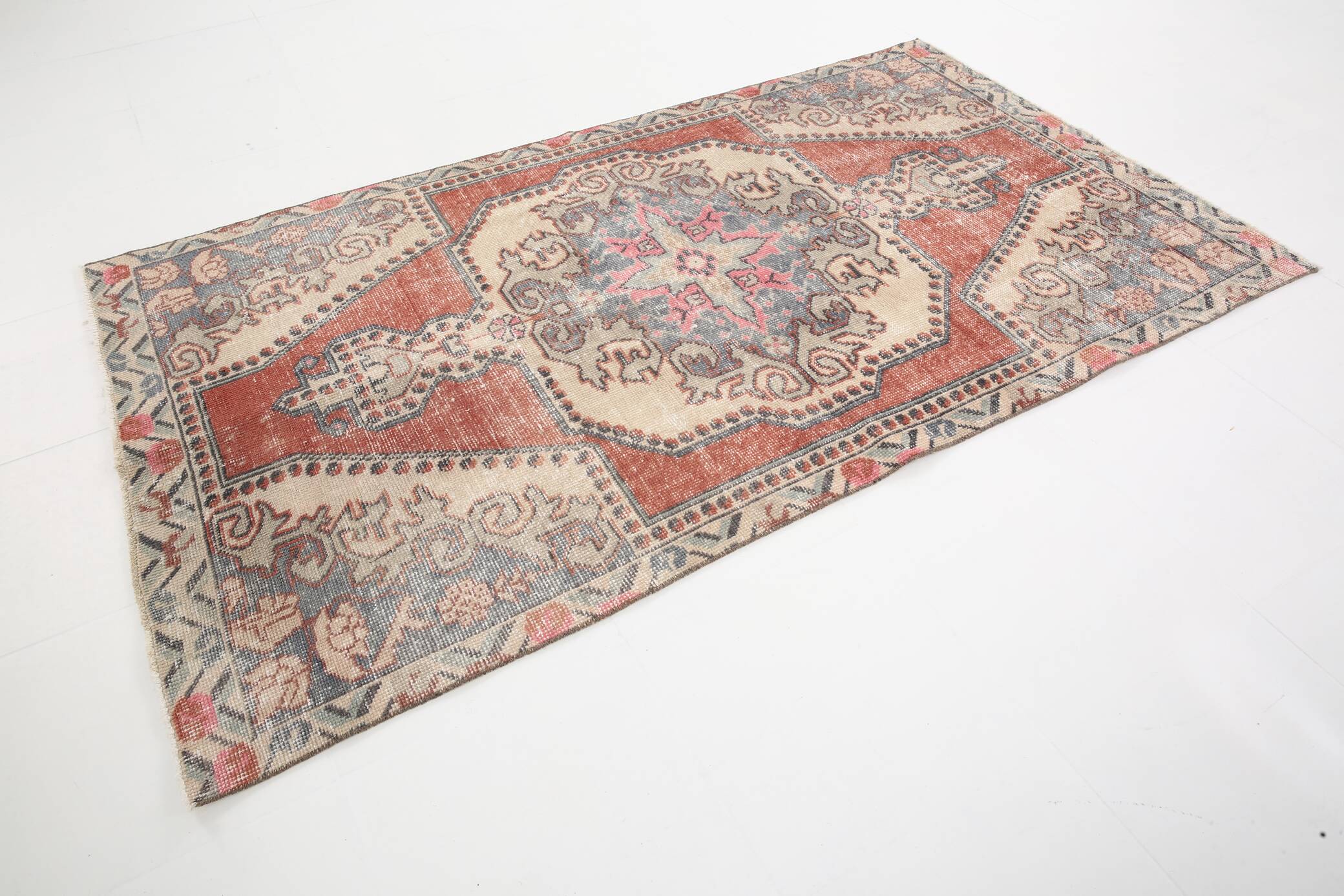 4x7 Shades Of Red Beige Oriental Vintage Rug, 126x220Cm SK 2638