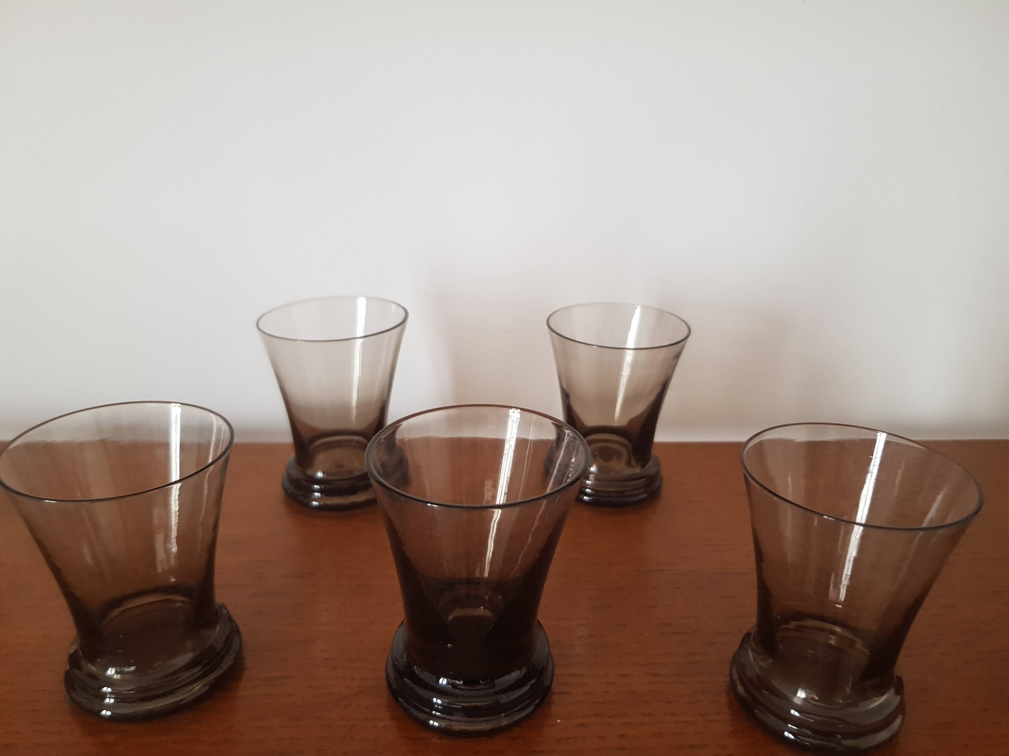 Set of 5 small black glasses
