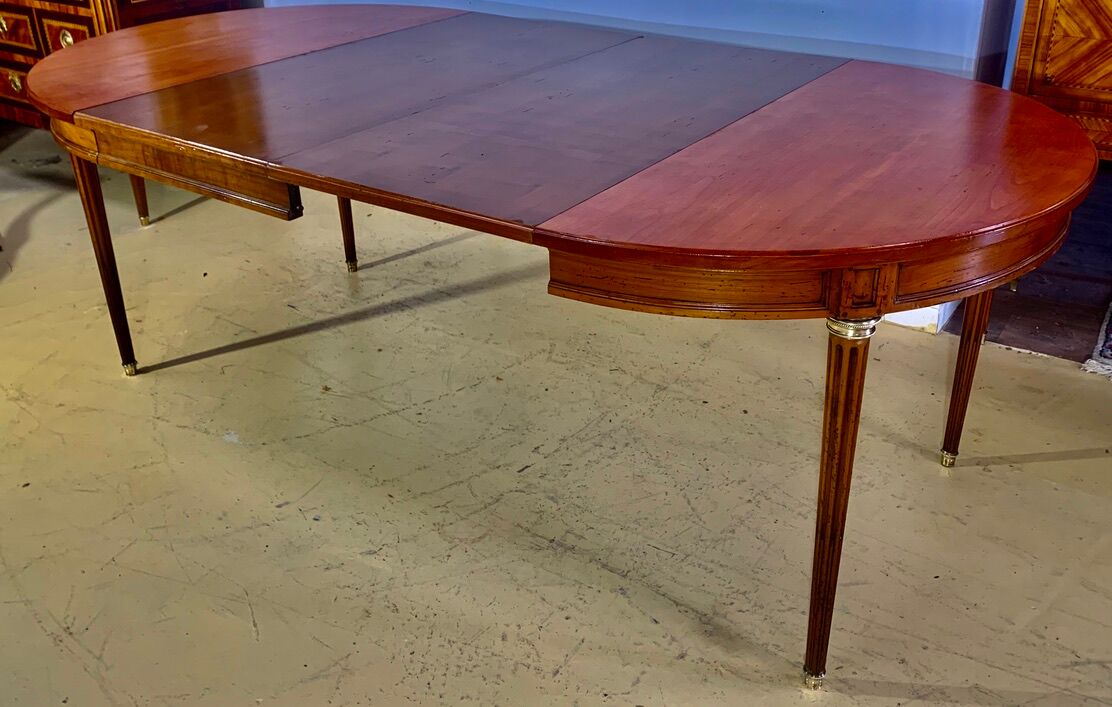 Louis XVI style table in cherry with 2 extensions