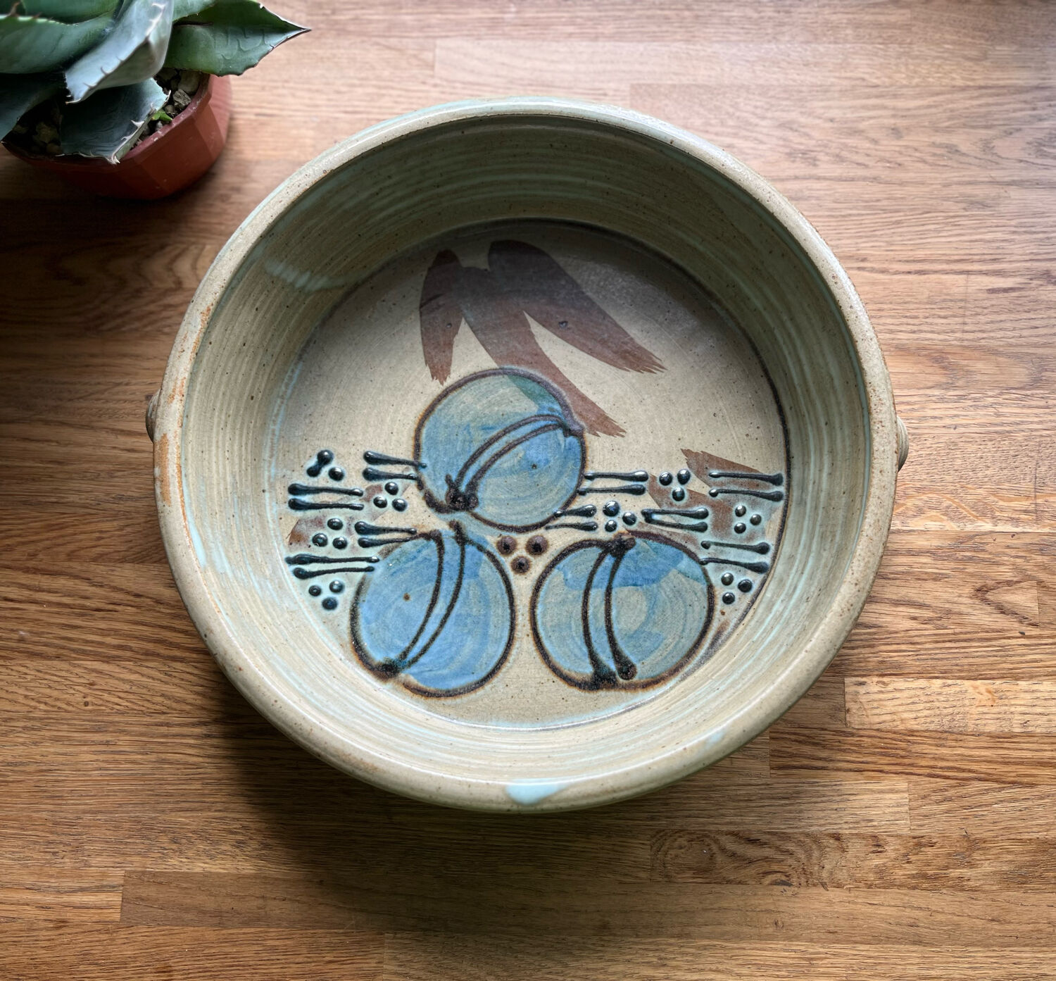 Ceramic salad bowl with plum décor